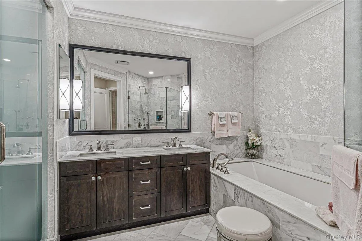 6000 Royal Court, North Hempstead, NY, 3 Bedrooms Bedrooms, 7 Rooms Rooms,2 BathroomsBathrooms,Residential,For Rent,Royal,0,1039302 6000 Royal Court, North Hempstead, NY, 3 Bedrooms Bedrooms, 7 Rooms Rooms,2 BathroomsBathrooms,Residential,For Rent,Royal,0,1039302