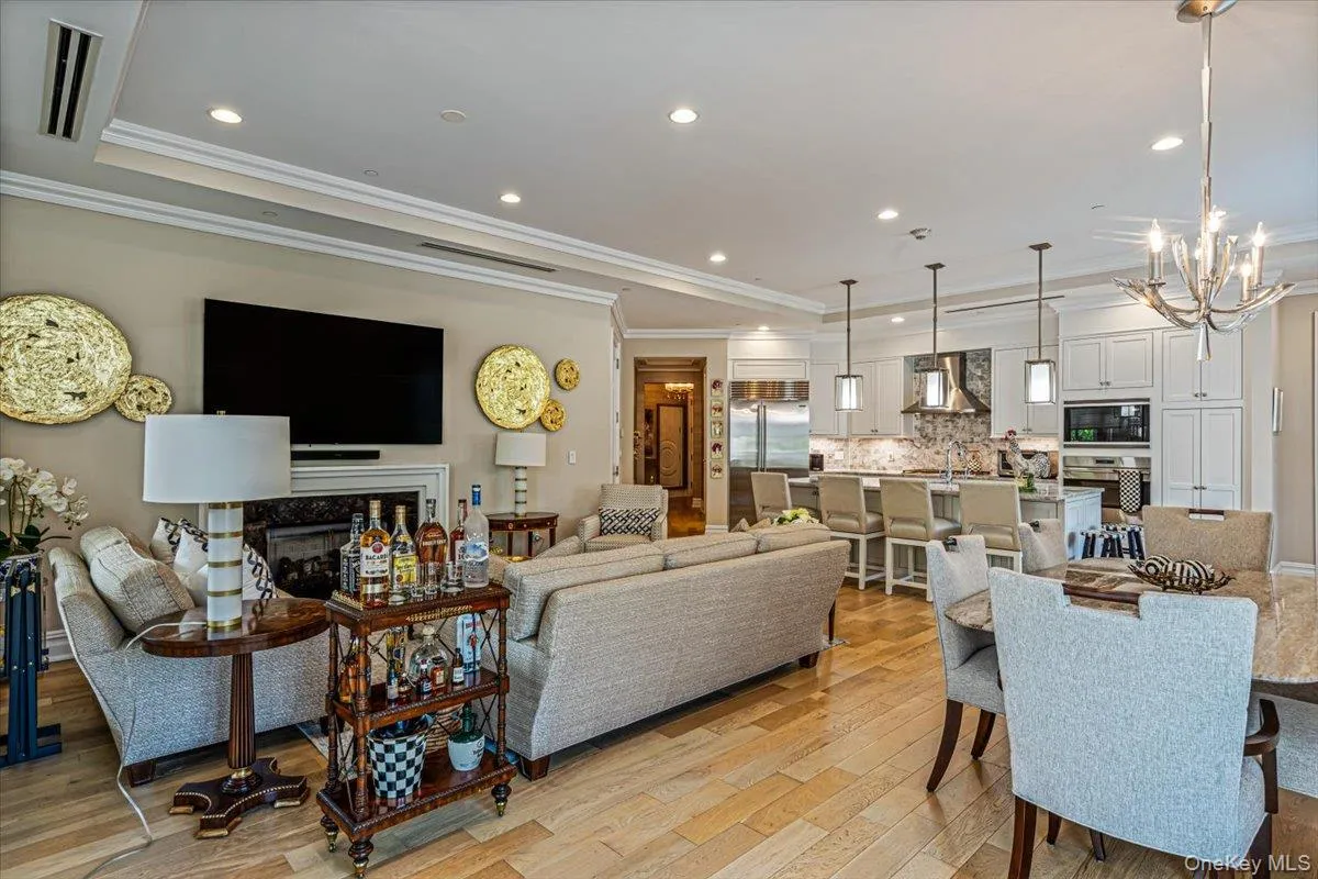 6000 Royal Court, North Hempstead, NY, 3 Bedrooms Bedrooms, 7 Rooms Rooms,2 BathroomsBathrooms,Residential,For Rent,Royal,0,1039302 6000 Royal Court, North Hempstead, NY, 3 Bedrooms Bedrooms, 7 Rooms Rooms,2 BathroomsBathrooms,Residential,For Rent,Royal,0,1039302