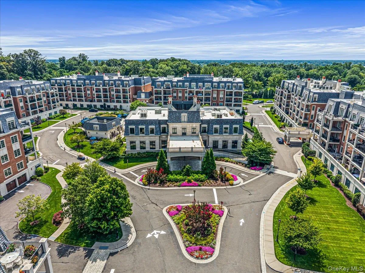 6000 Royal Court, North Hempstead, NY, 3 Bedrooms Bedrooms, 7 Rooms Rooms,2 BathroomsBathrooms,Residential,For Rent,Royal,0,1039302 6000 Royal Court, North Hempstead, NY, 3 Bedrooms Bedrooms, 7 Rooms Rooms,2 BathroomsBathrooms,Residential,For Rent,Royal,0,1039302