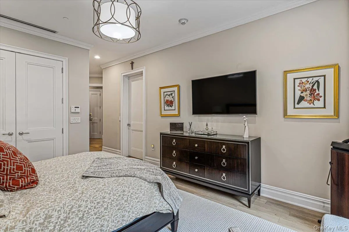 6000 Royal Court, North Hempstead, NY, 3 Bedrooms Bedrooms, 7 Rooms Rooms,2 BathroomsBathrooms,Residential,For Rent,Royal,0,1039302 6000 Royal Court, North Hempstead, NY, 3 Bedrooms Bedrooms, 7 Rooms Rooms,2 BathroomsBathrooms,Residential,For Rent,Royal,0,1039302