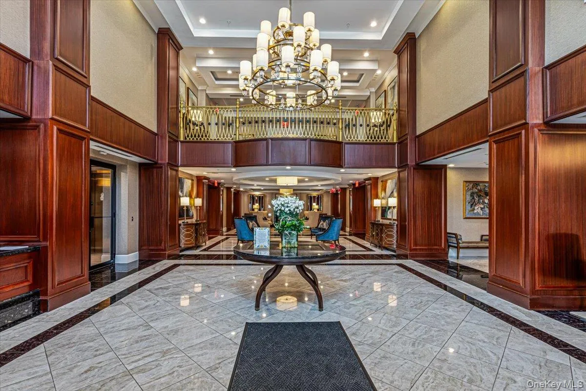 Building 6 Lobby & Concierge Building 6 Lobby & Concierge
