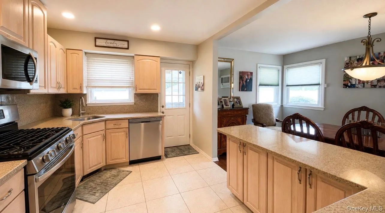 860 Helene Street, Hempstead, NY, 4 Bedrooms Bedrooms, 8 Rooms Rooms,2 BathroomsBathrooms,Residential,For Rent,Helene,0,1039304 860 Helene Street, Hempstead, NY, 4 Bedrooms Bedrooms, 8 Rooms Rooms,2 BathroomsBathrooms,Residential,For Rent,Helene,0,1039304