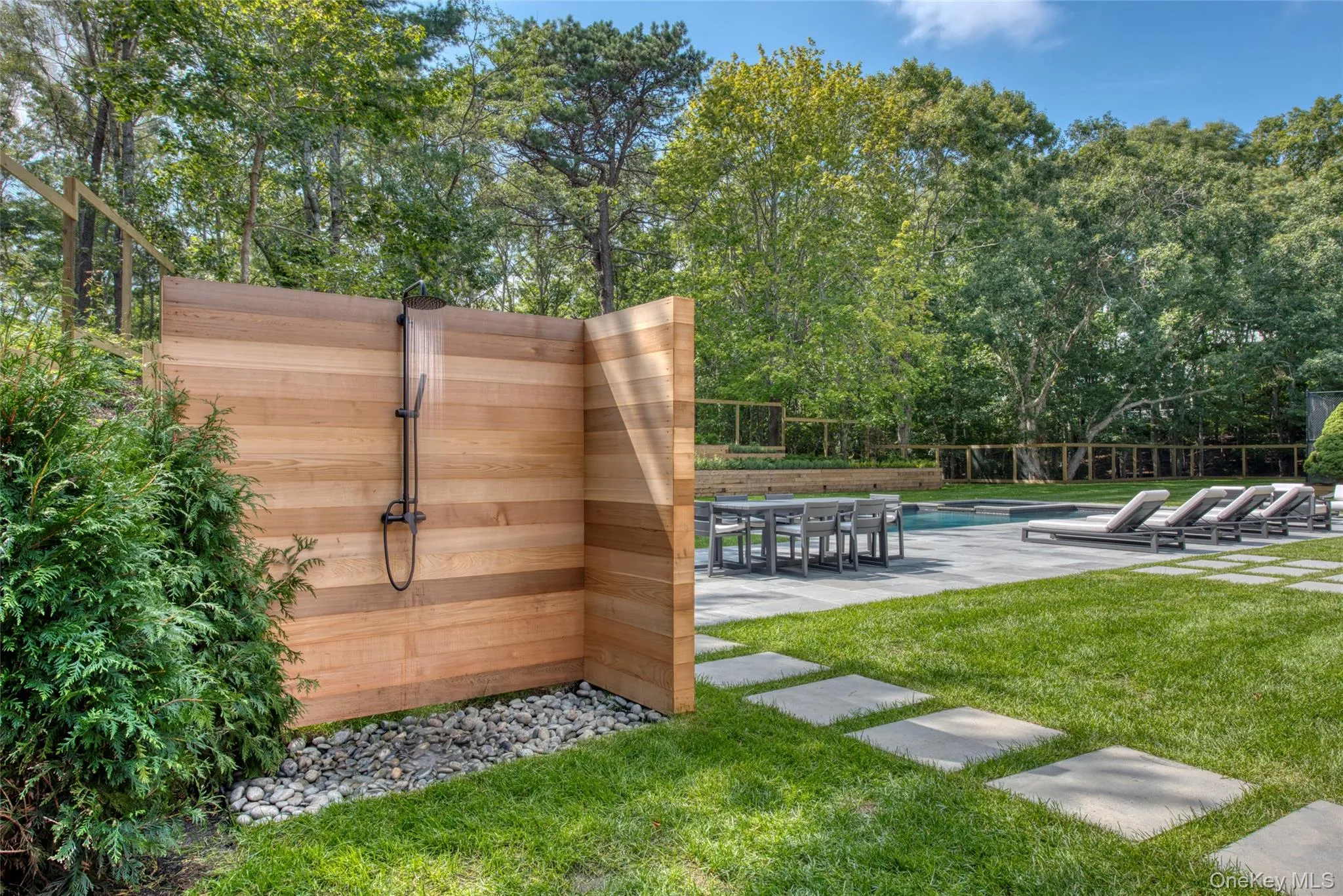 560 Little Noyack Path, Southampton, New York 11976
