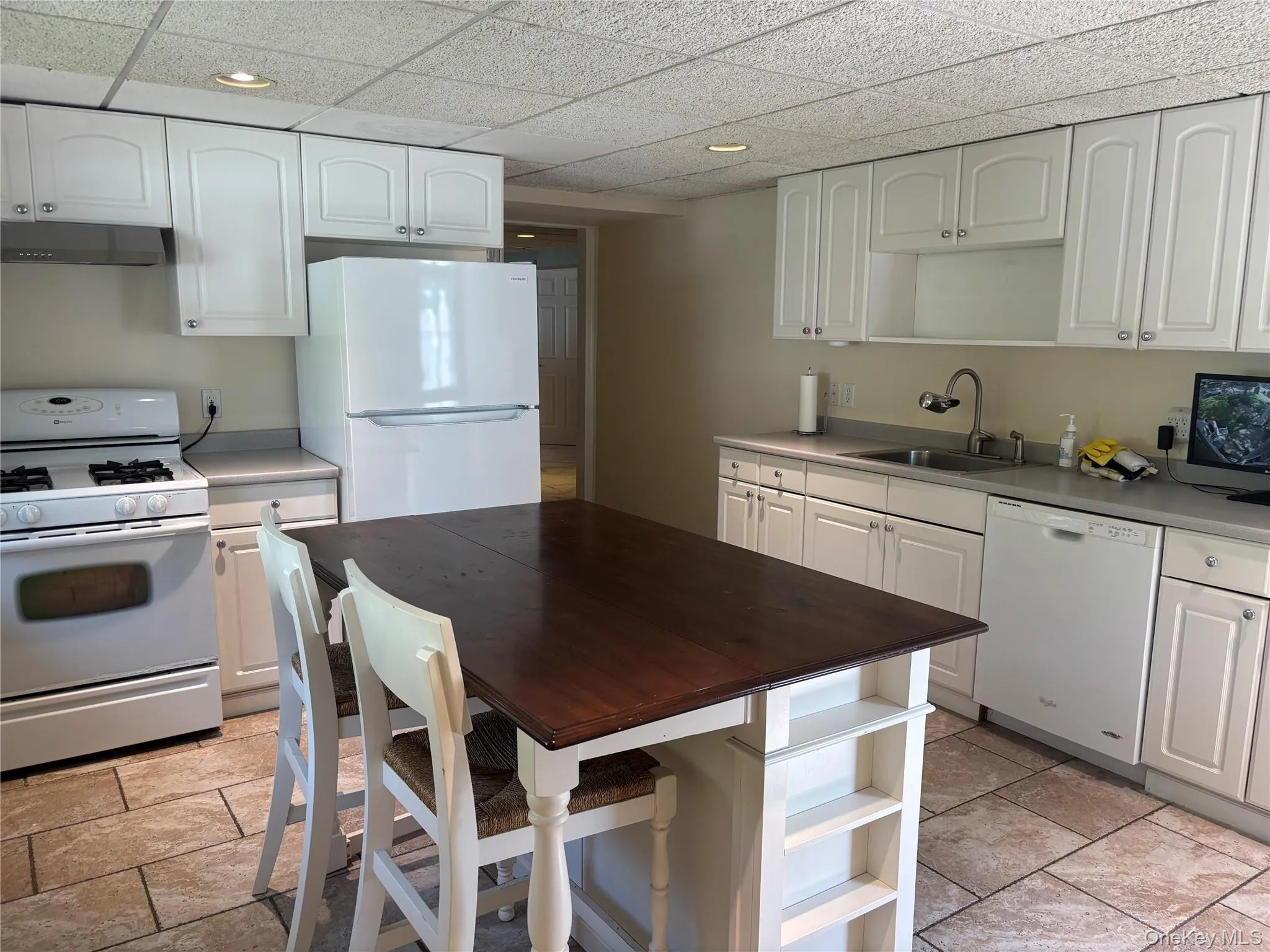 275 Evergreen Avenue, Huntington, NY, 2 Bedrooms Bedrooms, 4 Rooms Rooms,1 BathroomBathrooms,Residential Lease,For Rent,Evergreen,0,1039315 275 Evergreen Avenue, Huntington, NY, 2 Bedrooms Bedrooms, 4 Rooms Rooms,1 BathroomBathrooms,Residential Lease,For Rent,Evergreen,0,1039315