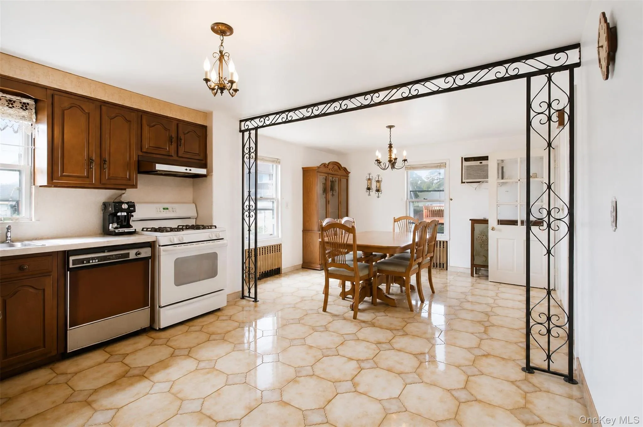 99 Homestead Place, New Rochelle, NY, 3 Bedrooms Bedrooms, 6 Rooms Rooms,2 BathroomsBathrooms,Residential,For Rent,Homestead,0,1039320 99 Homestead Place, New Rochelle, NY, 3 Bedrooms Bedrooms, 6 Rooms Rooms,2 BathroomsBathrooms,Residential,For Rent,Homestead,0,1039320