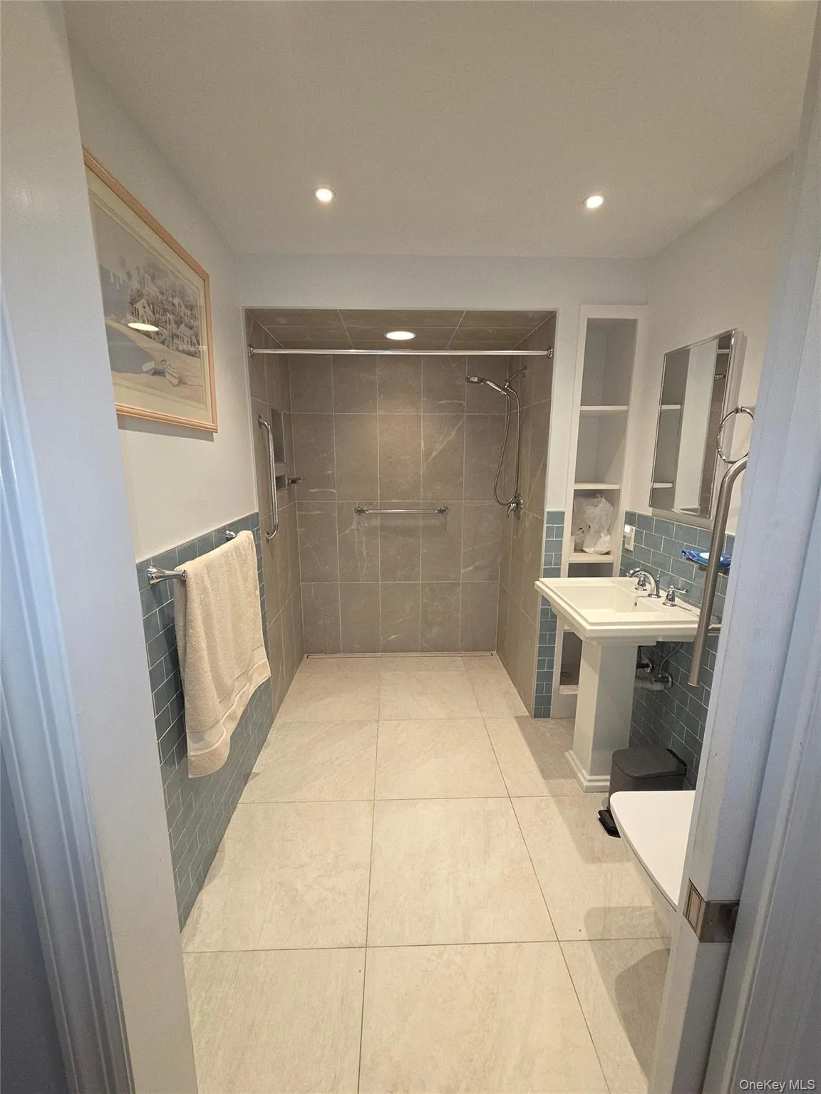 Handi-Capable Bathroom Handi-Capable Bathroom