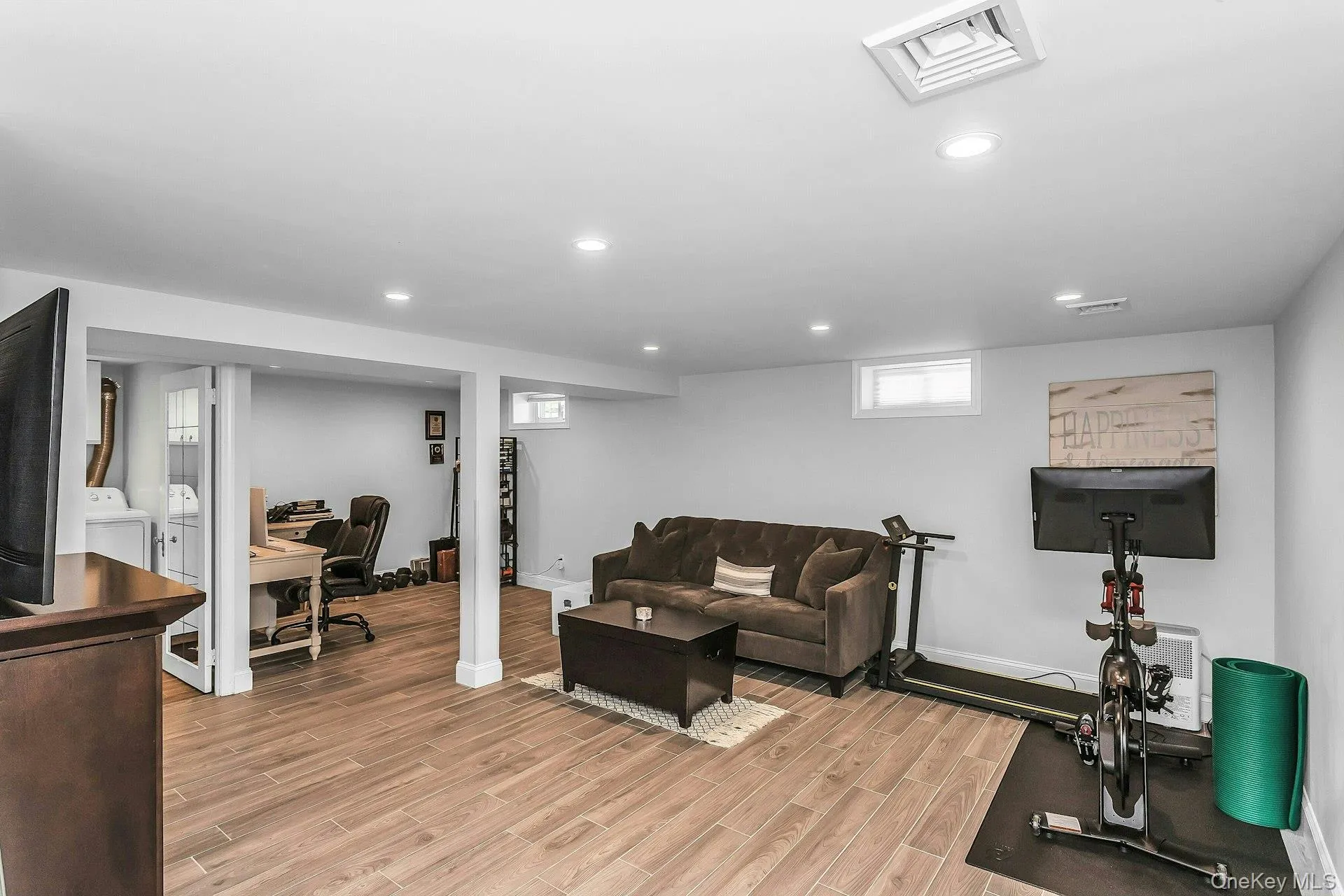 2337 205th Street, New York, NY, 4 Bedrooms Bedrooms, 9 Rooms Rooms,2 BathroomsBathrooms,Residential,For Rent,205th,0,1039335 2337 205th Street, New York, NY, 4 Bedrooms Bedrooms, 9 Rooms Rooms,2 BathroomsBathrooms,Residential,For Rent,205th,0,1039335