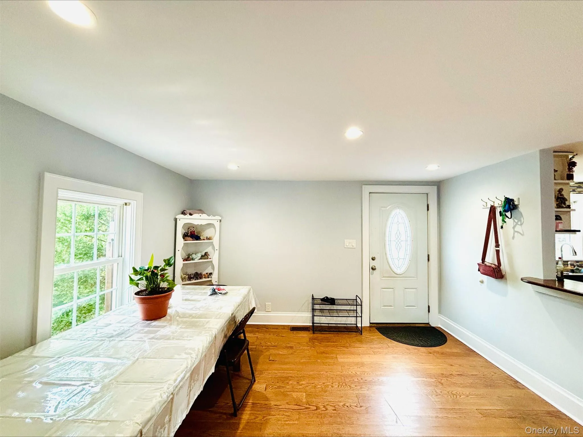 41 Carls Place, Riverhead, NY, 4 Bedrooms Bedrooms, 6 Rooms Rooms,2 BathroomsBathrooms,Residential,For Rent,Carls Place,0,1039340 41 Carls Place, Riverhead, NY, 4 Bedrooms Bedrooms, 6 Rooms Rooms,2 BathroomsBathrooms,Residential,For Rent,Carls Place,0,1039340