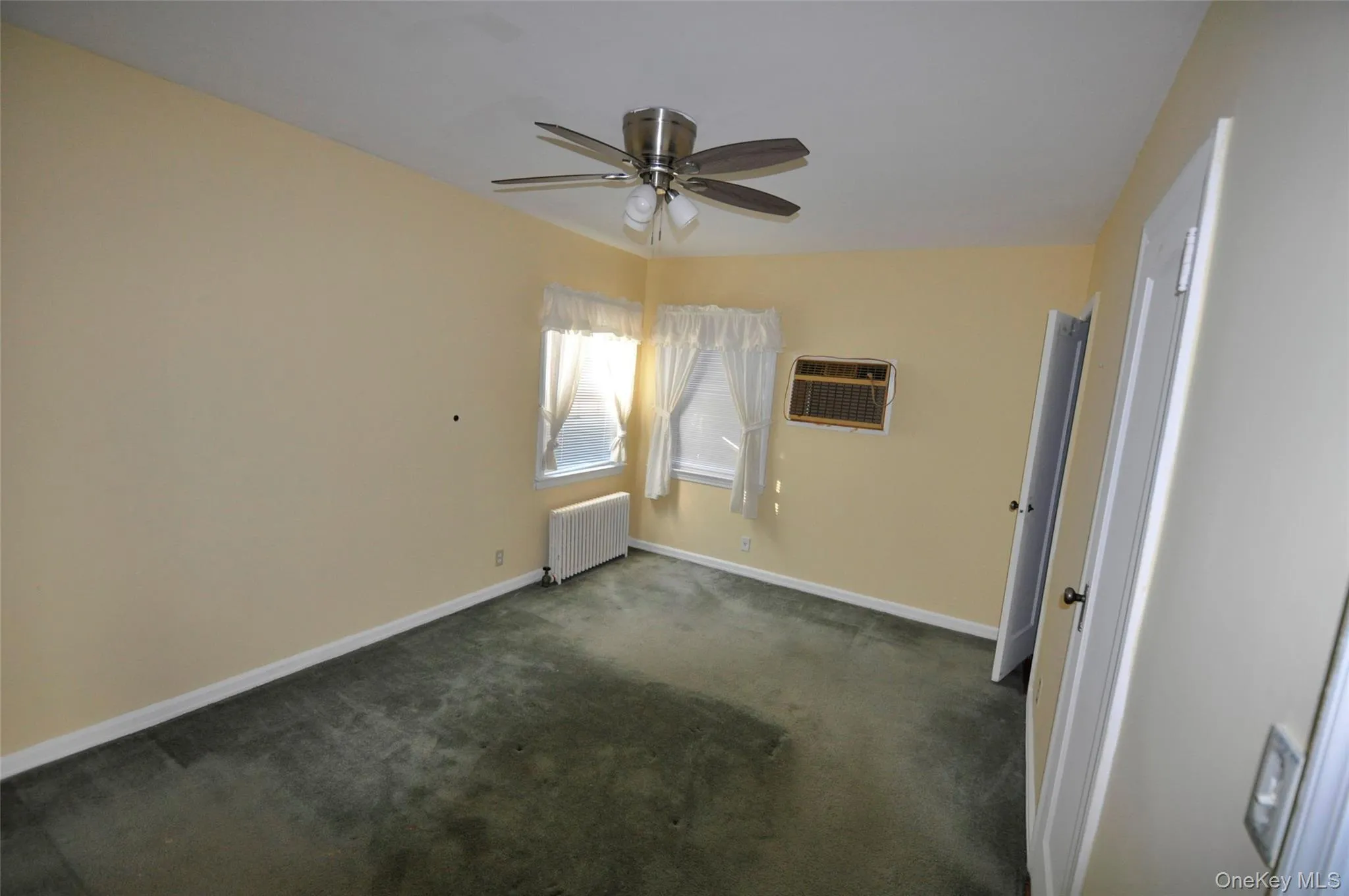 415 Lowell Avenue, North Hempstead, NY, 3 Bedrooms Bedrooms, 6 Rooms Rooms,1 BathroomBathrooms,Residential Lease,For Rent,Lowell,0,1039356 415 Lowell Avenue, North Hempstead, NY, 3 Bedrooms Bedrooms, 6 Rooms Rooms,1 BathroomBathrooms,Residential Lease,For Rent,Lowell,0,1039356