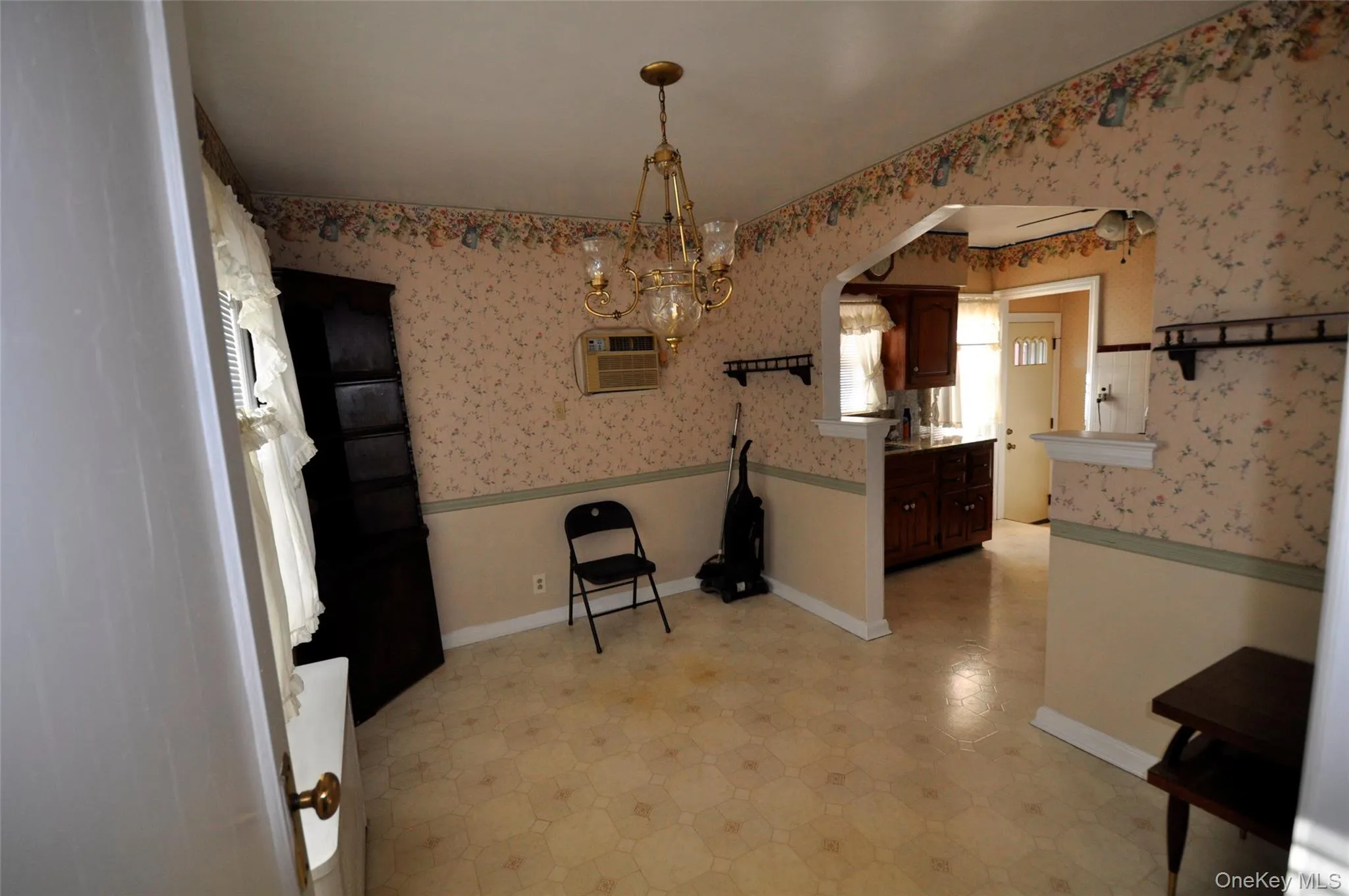 415 Lowell Avenue, North Hempstead, NY, 3 Bedrooms Bedrooms, 6 Rooms Rooms,1 BathroomBathrooms,Residential Lease,For Rent,Lowell,0,1039356 415 Lowell Avenue, North Hempstead, NY, 3 Bedrooms Bedrooms, 6 Rooms Rooms,1 BathroomBathrooms,Residential Lease,For Rent,Lowell,0,1039356