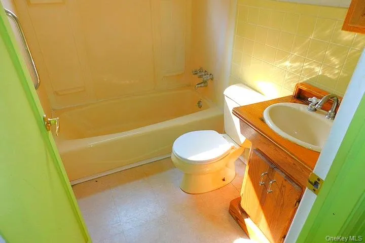 20 Farm Lane, Hyde Park, NY, 3 Bedrooms Bedrooms, 7 Rooms Rooms,1 BathroomBathrooms,Residential,For Rent,Farm,0,1039366 20 Farm Lane, Hyde Park, NY, 3 Bedrooms Bedrooms, 7 Rooms Rooms,1 BathroomBathrooms,Residential,For Rent,Farm,0,1039366