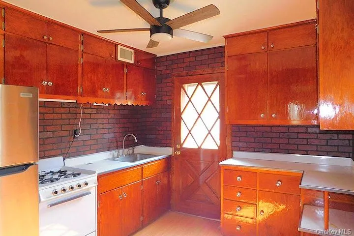 20 Farm Lane, Hyde Park, NY, 3 Bedrooms Bedrooms, 7 Rooms Rooms,1 BathroomBathrooms,Residential,For Rent,Farm,0,1039366 20 Farm Lane, Hyde Park, NY, 3 Bedrooms Bedrooms, 7 Rooms Rooms,1 BathroomBathrooms,Residential,For Rent,Farm,0,1039366