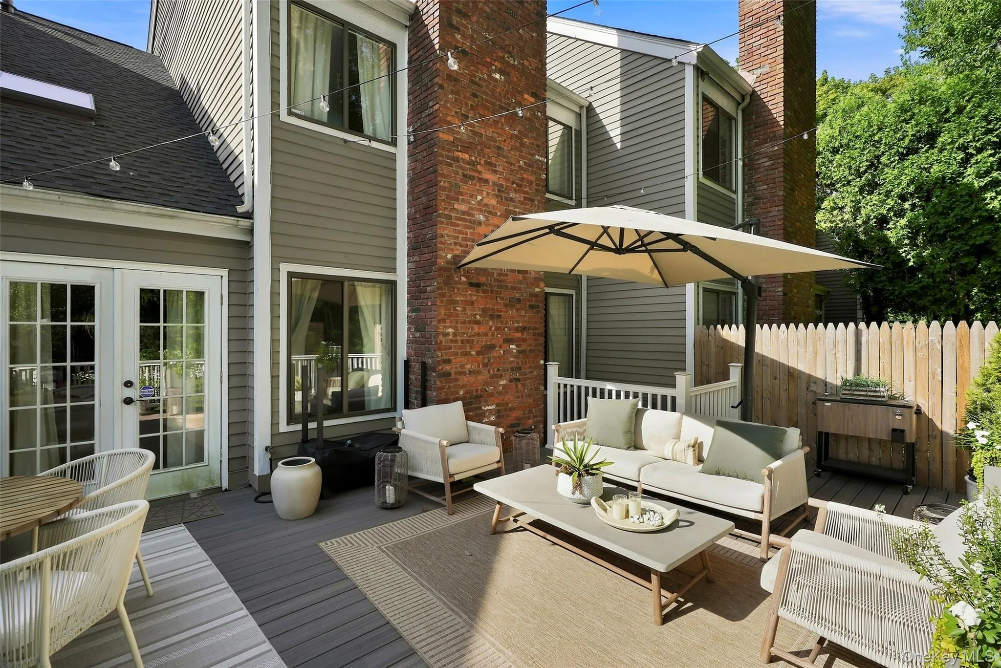 Large deck perfect for entertaining Large deck perfect for entertaining