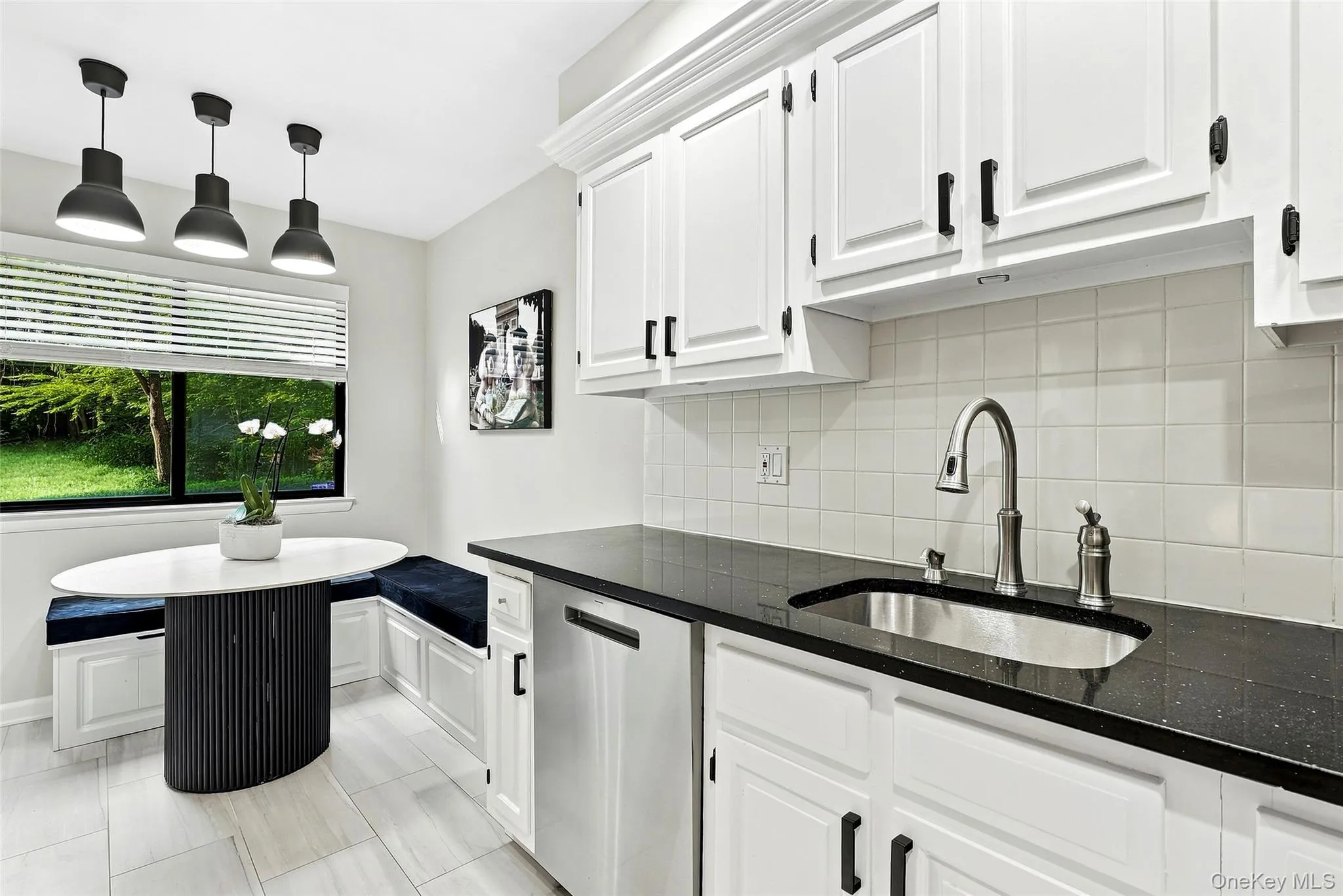 Eat-in-Kitchen Eat-in-Kitchen