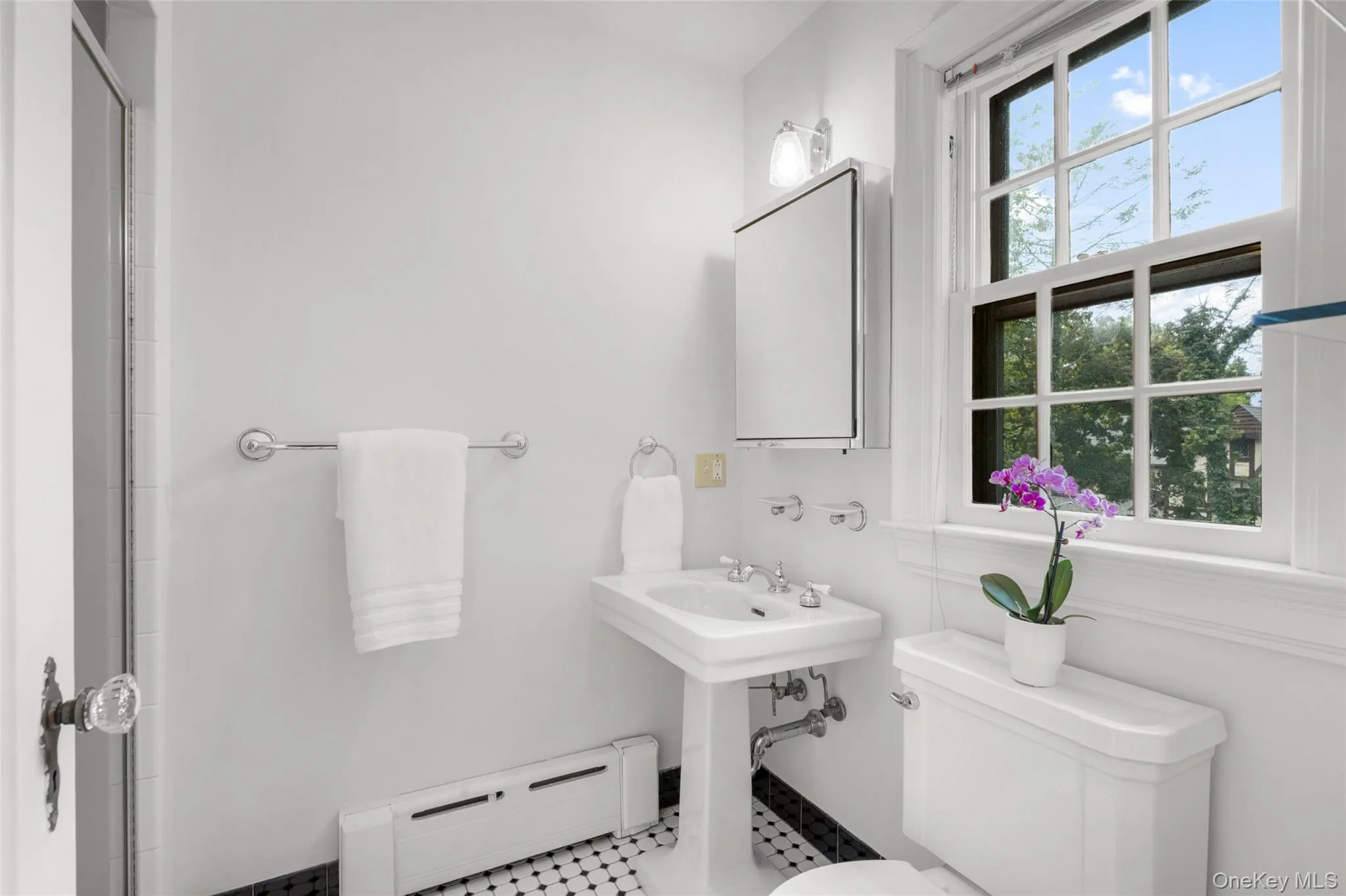 En-suite bathroom En-suite bathroom