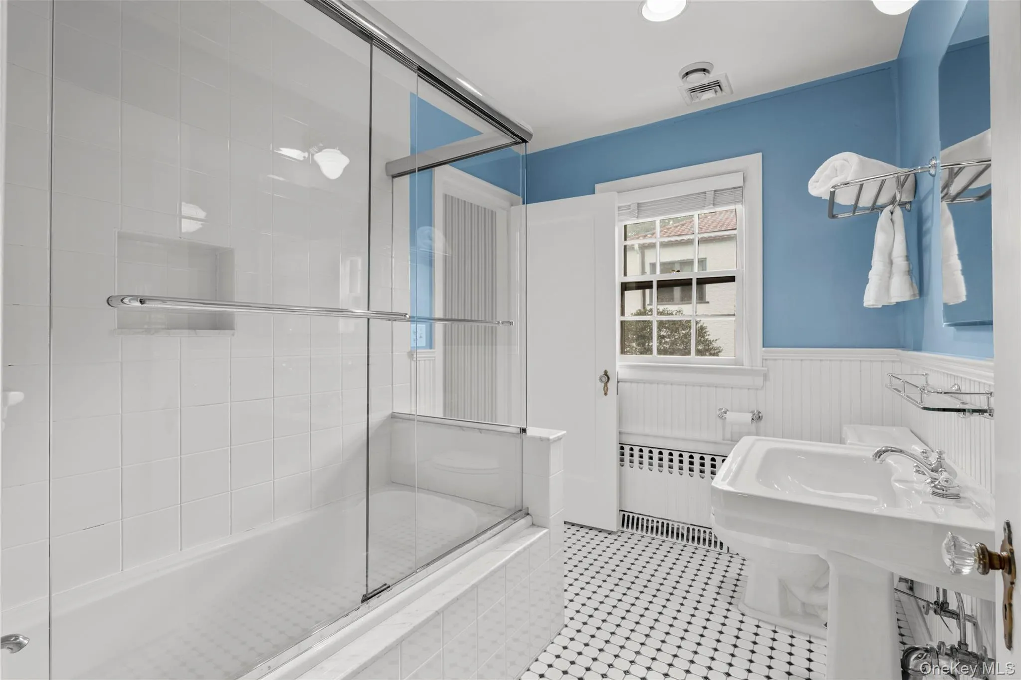 260 Overlook Road, New Rochelle, NY, 5 Bedrooms Bedrooms, 11 Rooms Rooms,6 BathroomsBathrooms,Residential,For Rent,Overlook,0,1039371 260 Overlook Road, New Rochelle, NY, 5 Bedrooms Bedrooms, 11 Rooms Rooms,6 BathroomsBathrooms,Residential,For Rent,Overlook,0,1039371