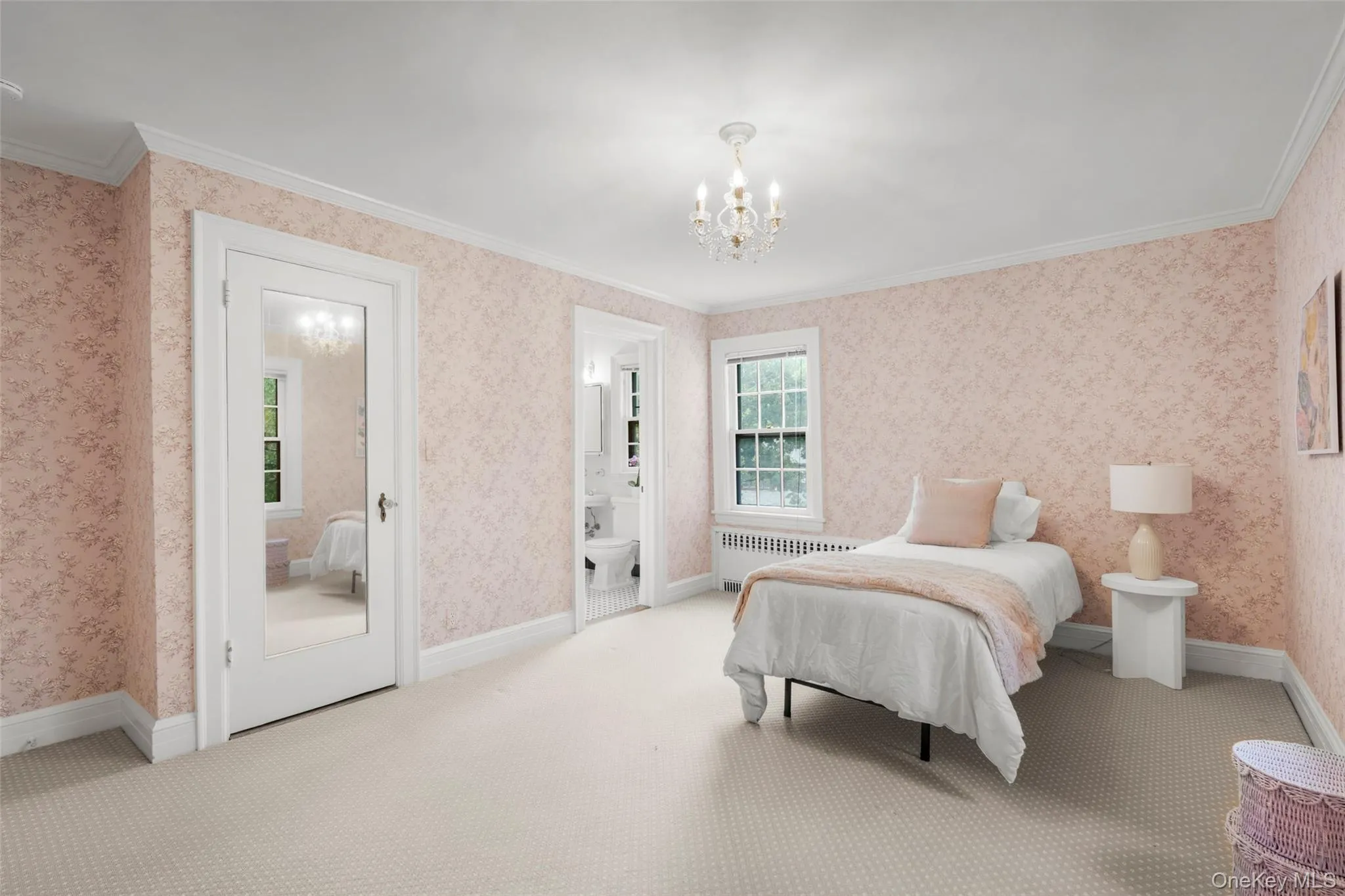 En-suite bedroom En-suite bedroom