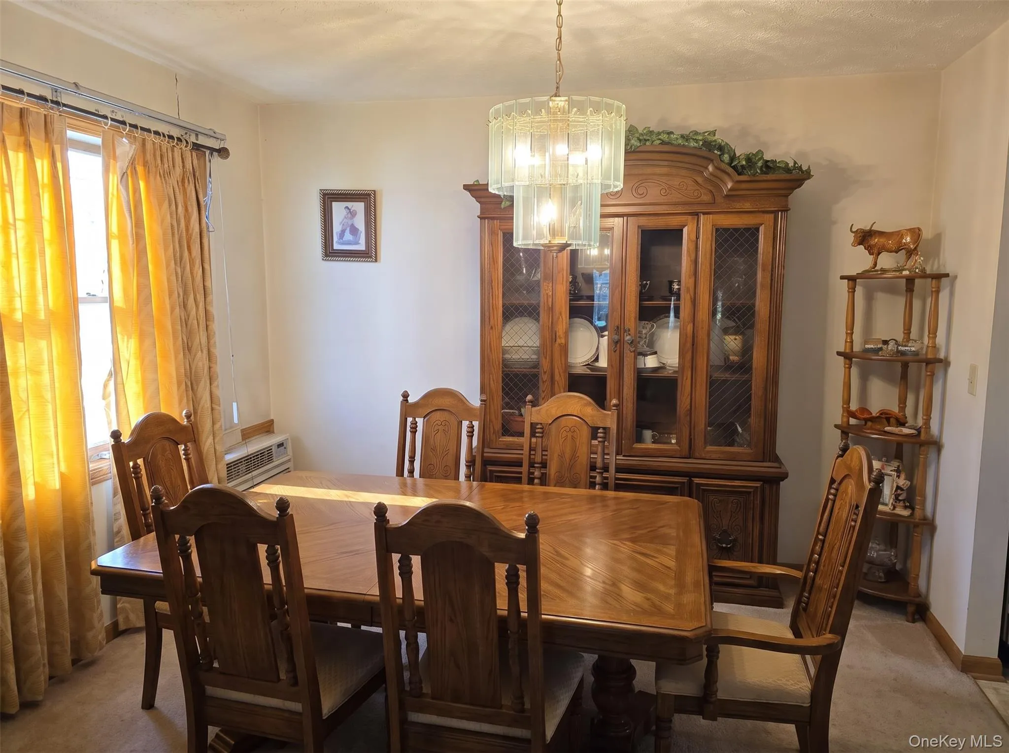 Separate Driveway w/ Outside Entrance & Detached Garage Separate Driveway w/ Outside Entrance & Detached Garage
