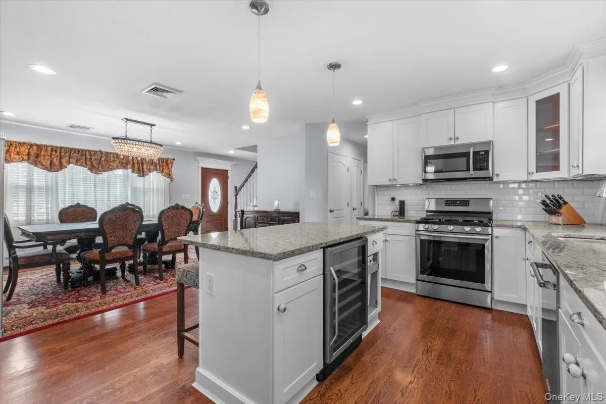 177 Queens Avenue, Oyster Bay, NY, 4 Bedrooms Bedrooms, 7 Rooms Rooms,2 BathroomsBathrooms,Residential,For Rent,Queens,0,1039390 177 Queens Avenue, Oyster Bay, NY, 4 Bedrooms Bedrooms, 7 Rooms Rooms,2 BathroomsBathrooms,Residential,For Rent,Queens,0,1039390