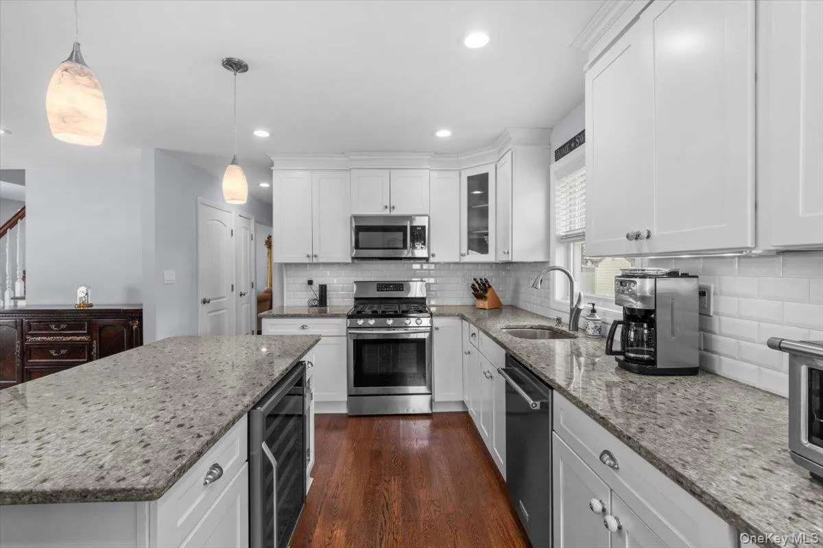 177 Queens Avenue, Oyster Bay, NY, 4 Bedrooms Bedrooms, 7 Rooms Rooms,2 BathroomsBathrooms,Residential,For Rent,Queens,0,1039390 177 Queens Avenue, Oyster Bay, NY, 4 Bedrooms Bedrooms, 7 Rooms Rooms,2 BathroomsBathrooms,Residential,For Rent,Queens,0,1039390