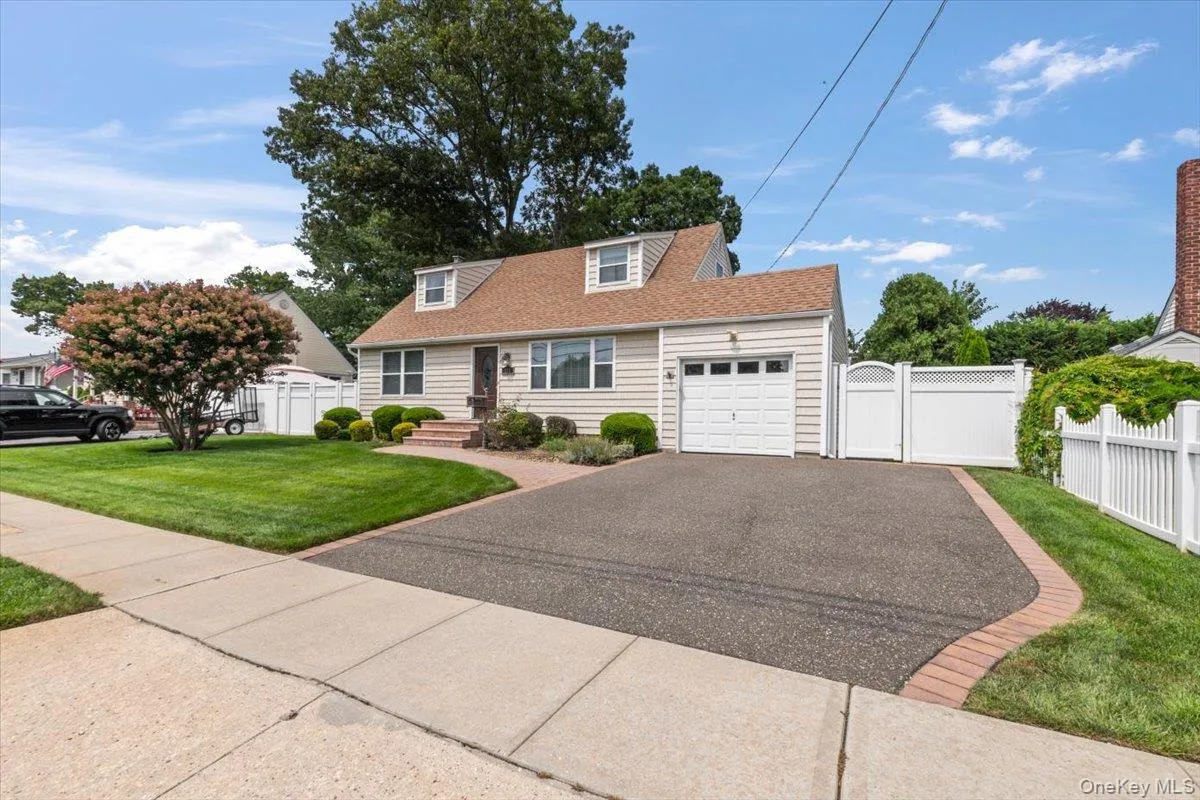 177 Queens Avenue, Oyster Bay, NY, 4 Bedrooms Bedrooms, 7 Rooms Rooms,2 BathroomsBathrooms,Residential,For Rent,Queens,0,1039390 177 Queens Avenue, Oyster Bay, NY, 4 Bedrooms Bedrooms, 7 Rooms Rooms,2 BathroomsBathrooms,Residential,For Rent,Queens,0,1039390