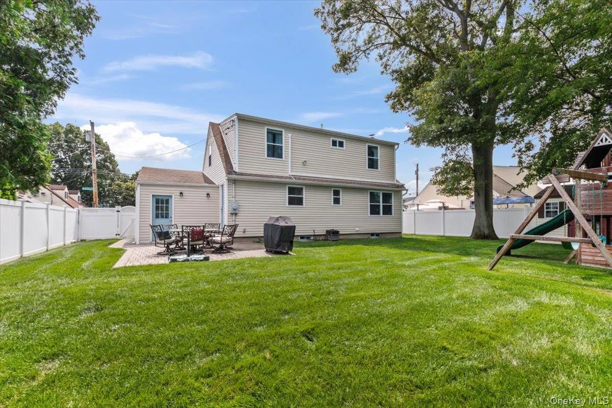 177 Queens Avenue, Oyster Bay, NY, 4 Bedrooms Bedrooms, 7 Rooms Rooms,2 BathroomsBathrooms,Residential,For Rent,Queens,0,1039390 177 Queens Avenue, Oyster Bay, NY, 4 Bedrooms Bedrooms, 7 Rooms Rooms,2 BathroomsBathrooms,Residential,For Rent,Queens,0,1039390