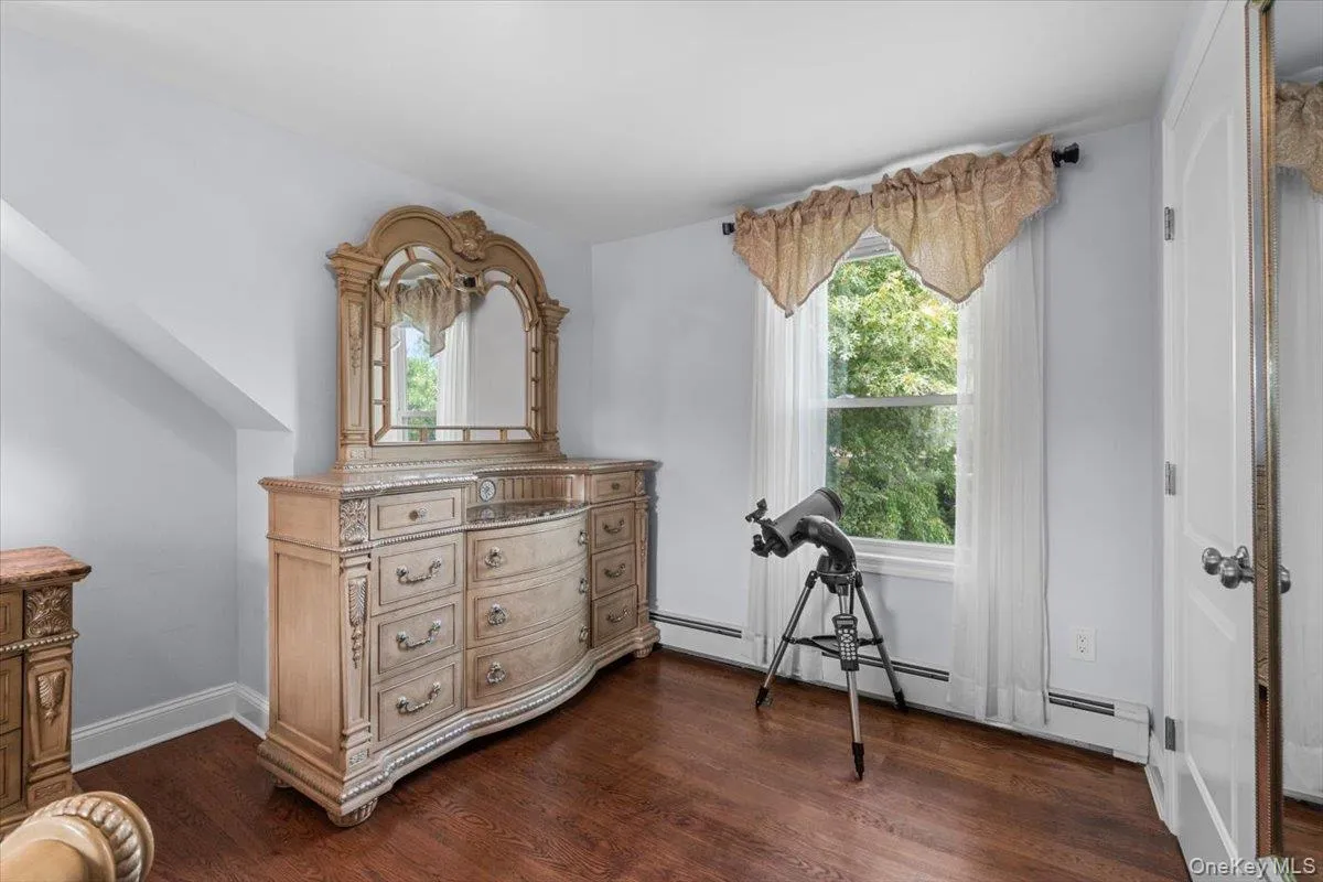 177 Queens Avenue, Oyster Bay, NY, 4 Bedrooms Bedrooms, 7 Rooms Rooms,2 BathroomsBathrooms,Residential,For Rent,Queens,0,1039390 177 Queens Avenue, Oyster Bay, NY, 4 Bedrooms Bedrooms, 7 Rooms Rooms,2 BathroomsBathrooms,Residential,For Rent,Queens,0,1039390
