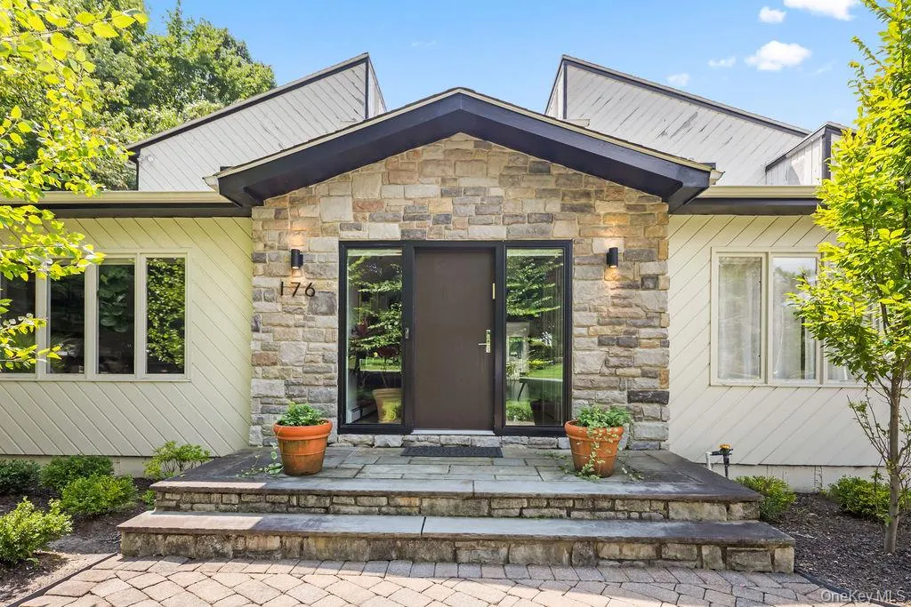 176 Grandview Avenue, Ramapo, NY, 8 Bedrooms Bedrooms, 16 Rooms Rooms,5 BathroomsBathrooms,Residential,For Rent,Grandview,0,1039391 176 Grandview Avenue, Ramapo, NY, 8 Bedrooms Bedrooms, 16 Rooms Rooms,5 BathroomsBathrooms,Residential,For Rent,Grandview,0,1039391