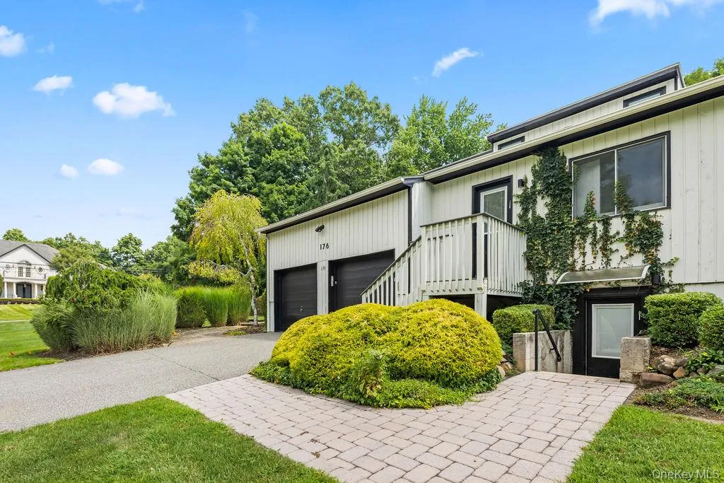176 Grandview Avenue, Ramapo, NY, 8 Bedrooms Bedrooms, 16 Rooms Rooms,5 BathroomsBathrooms,Residential,For Rent,Grandview,0,1039391 176 Grandview Avenue, Ramapo, NY, 8 Bedrooms Bedrooms, 16 Rooms Rooms,5 BathroomsBathrooms,Residential,For Rent,Grandview,0,1039391