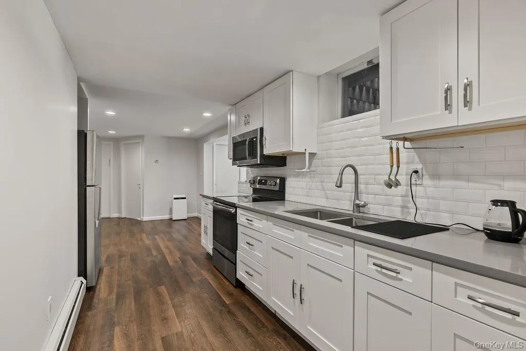176 Grandview Avenue, Ramapo, NY, 8 Bedrooms Bedrooms, 16 Rooms Rooms,5 BathroomsBathrooms,Residential,For Rent,Grandview,0,1039391 176 Grandview Avenue, Ramapo, NY, 8 Bedrooms Bedrooms, 16 Rooms Rooms,5 BathroomsBathrooms,Residential,For Rent,Grandview,0,1039391