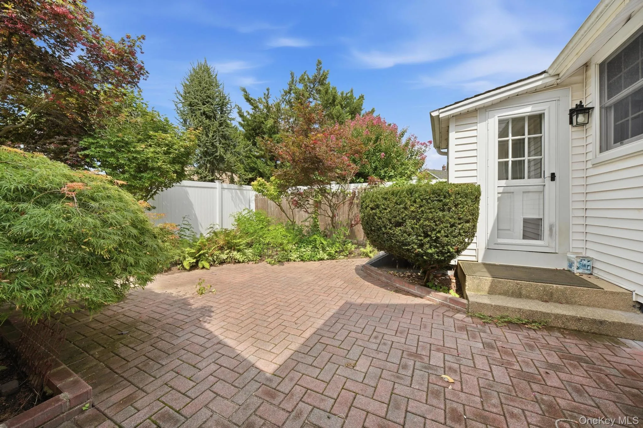 Side Yard Side Yard