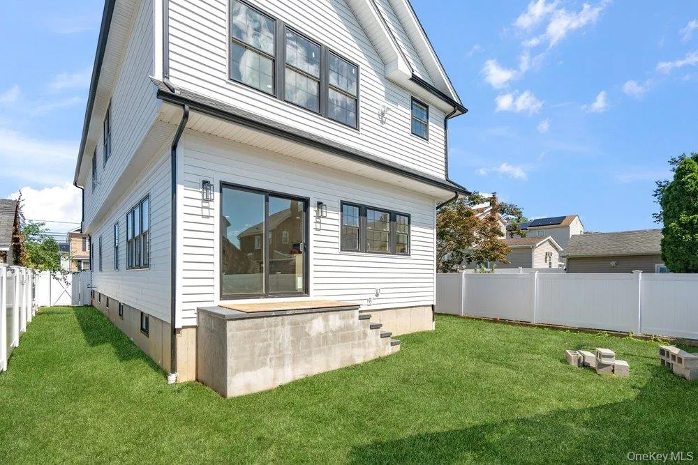 101 Brown Street, North Hempstead, NY, 4 Bedrooms Bedrooms, 9 Rooms Rooms,4 BathroomsBathrooms,Residential,For Rent,Brown,0,1039396 101 Brown Street, North Hempstead, NY, 4 Bedrooms Bedrooms, 9 Rooms Rooms,4 BathroomsBathrooms,Residential,For Rent,Brown,0,1039396