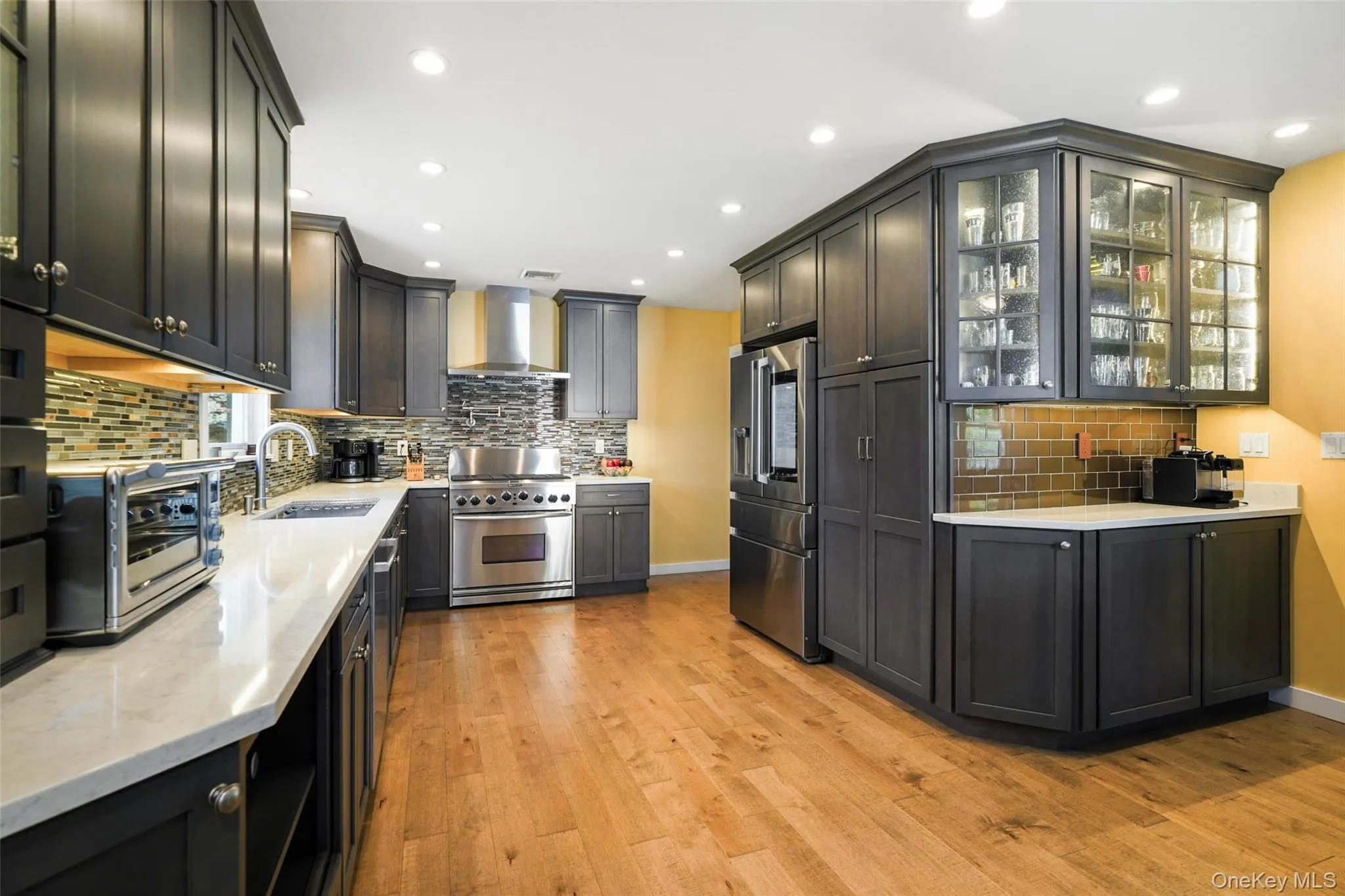 Completely updated kitchen, stunning! Completely updated kitchen, stunning!