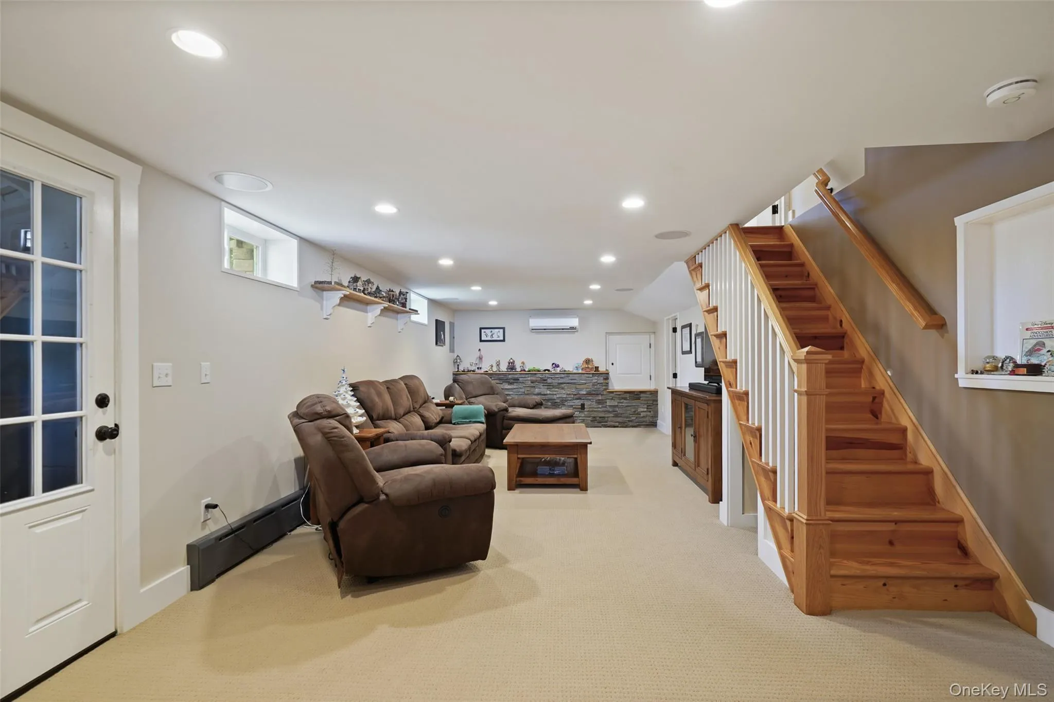 Spacious family room Spacious family room