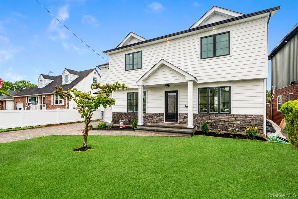 10 california Street, Oyster Bay, NY, 4 Bedrooms Bedrooms, 7 Rooms Rooms,3 BathroomsBathrooms,Residential,For Rent,california,0,1039417 10 california Street, Oyster Bay, NY, 4 Bedrooms Bedrooms, 7 Rooms Rooms,3 BathroomsBathrooms,Residential,For Rent,california,0,1039417