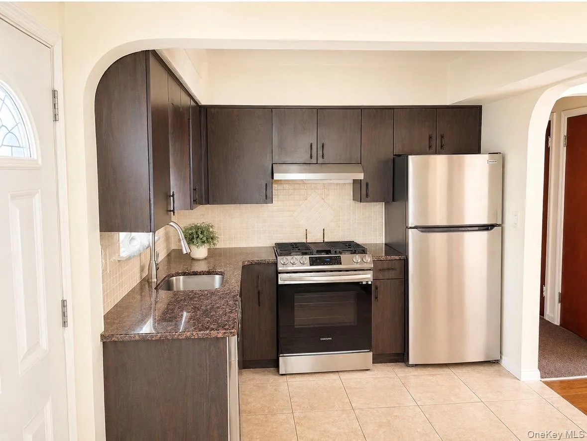 138-28 250, New York, NY, 2 Bedrooms Bedrooms, 5 Rooms Rooms,1 BathroomBathrooms,Residential Lease,For Rent,250,0,1039427 138-28 250, New York, NY, 2 Bedrooms Bedrooms, 5 Rooms Rooms,1 BathroomBathrooms,Residential Lease,For Rent,250,0,1039427