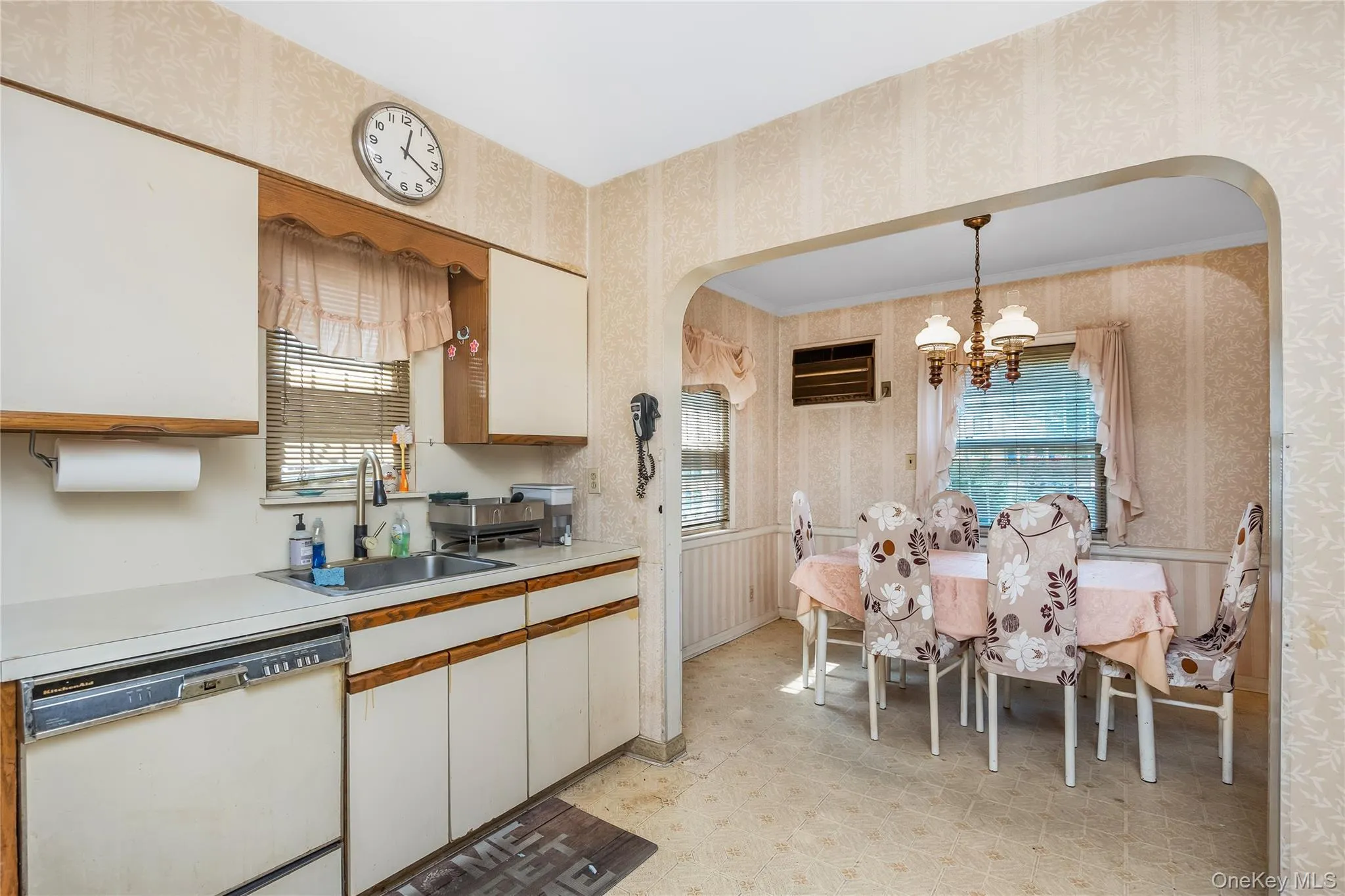 5615 196th Street, New York, NY, 4 Bedrooms Bedrooms, 7 Rooms Rooms,2 BathroomsBathrooms,Residential,For Rent,196th,0,1039431 5615 196th Street, New York, NY, 4 Bedrooms Bedrooms, 7 Rooms Rooms,2 BathroomsBathrooms,Residential,For Rent,196th,0,1039431