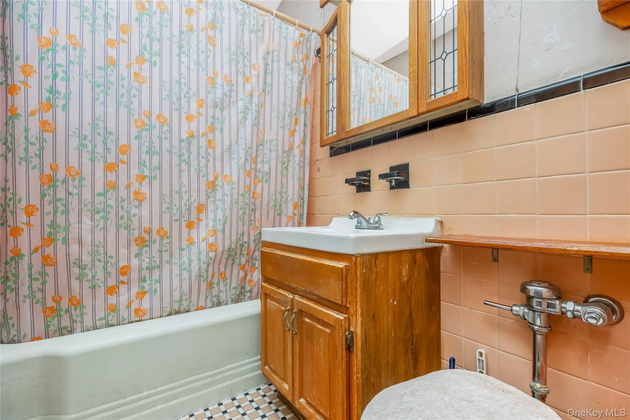 5615 196th Street, New York, NY, 4 Bedrooms Bedrooms, 7 Rooms Rooms,2 BathroomsBathrooms,Residential,For Rent,196th,0,1039431 5615 196th Street, New York, NY, 4 Bedrooms Bedrooms, 7 Rooms Rooms,2 BathroomsBathrooms,Residential,For Rent,196th,0,1039431
