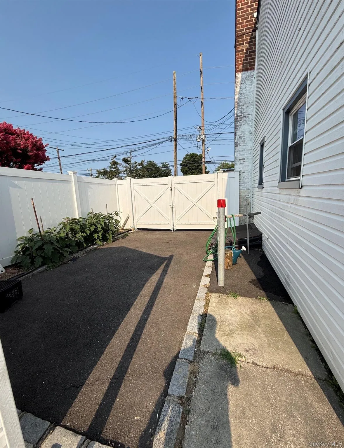 1800 Newbridge Road, Hempstead, NY, 3 Bedrooms Bedrooms, 3 Rooms Rooms,2 BathroomsBathrooms,Residential,For Rent,Newbridge,0,1039433 1800 Newbridge Road, Hempstead, NY, 3 Bedrooms Bedrooms, 3 Rooms Rooms,2 BathroomsBathrooms,Residential,For Rent,Newbridge,0,1039433