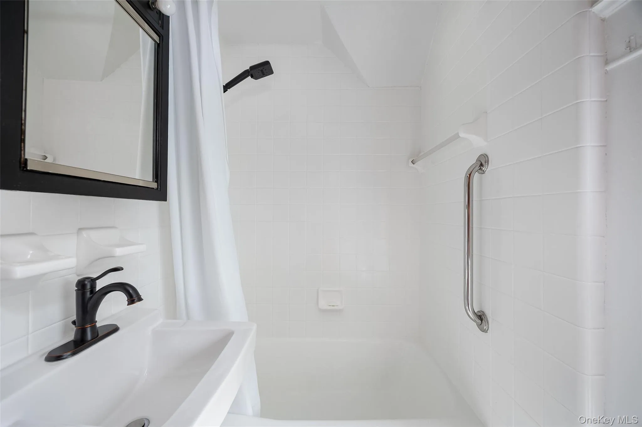 1 Elmwood Avenue, Poughkeepsie, NY, 3 Bedrooms Bedrooms, 9 Rooms Rooms,2 BathroomsBathrooms,Residential,For Rent,Elmwood,0,1039437 1 Elmwood Avenue, Poughkeepsie, NY, 3 Bedrooms Bedrooms, 9 Rooms Rooms,2 BathroomsBathrooms,Residential,For Rent,Elmwood,0,1039437