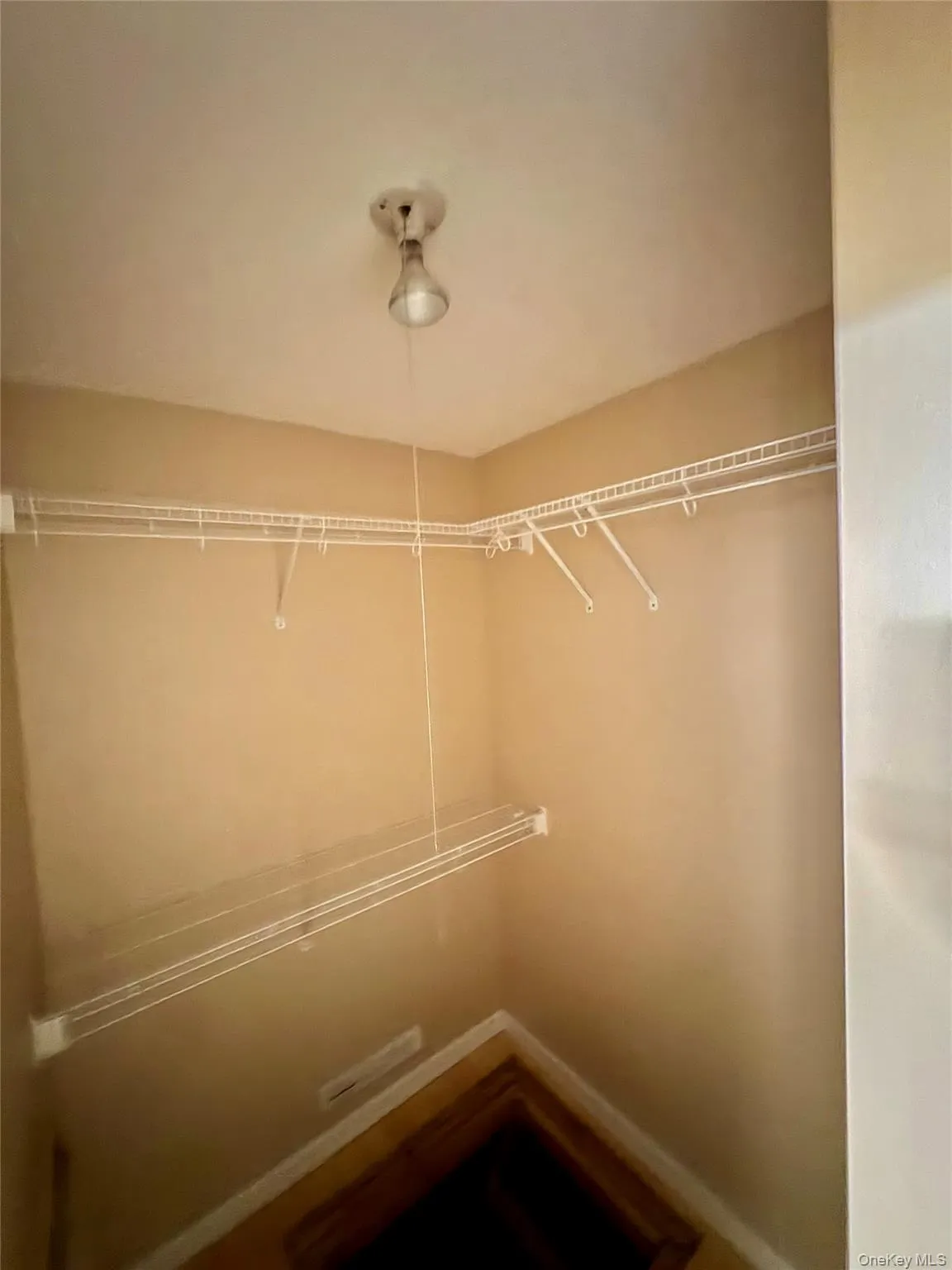7 Ironwood Drive, Woodbury, NY, 2 Bedrooms Bedrooms, 5 Rooms Rooms,2 BathroomsBathrooms,Residential,For Rent,Ironwood,0,1039455 7 Ironwood Drive, Woodbury, NY, 2 Bedrooms Bedrooms, 5 Rooms Rooms,2 BathroomsBathrooms,Residential,For Rent,Ironwood,0,1039455
