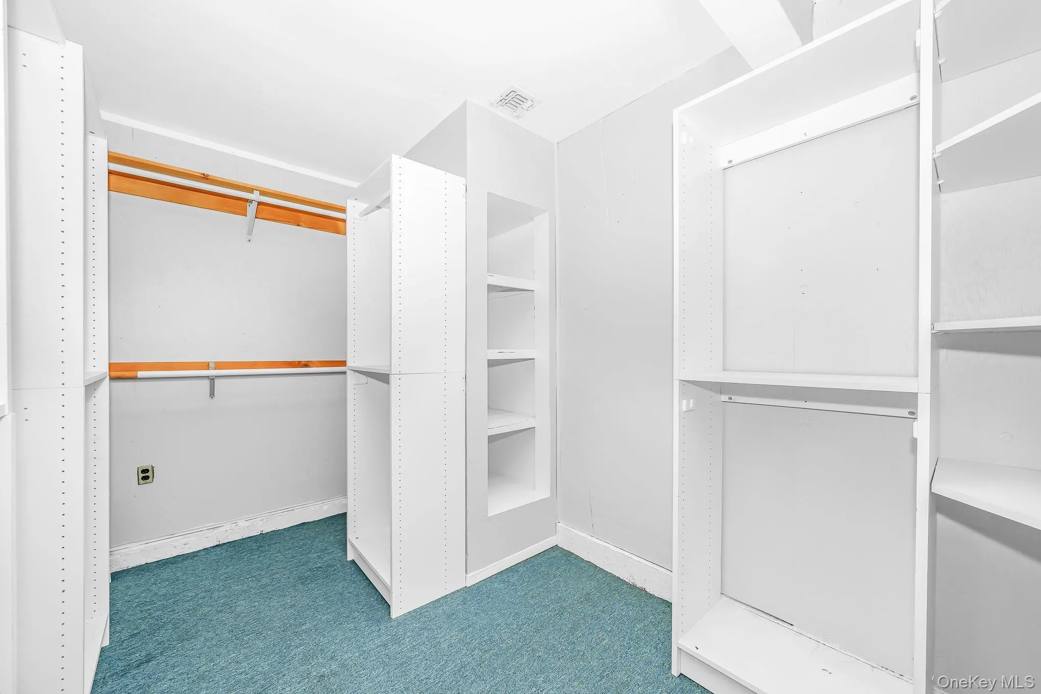 70 Woodview Lane, Brookhaven, NY, 4 Bedrooms Bedrooms, 8 Rooms Rooms,2 BathroomsBathrooms,Residential,For Rent,Woodview,0,1039458 70 Woodview Lane, Brookhaven, NY, 4 Bedrooms Bedrooms, 8 Rooms Rooms,2 BathroomsBathrooms,Residential,For Rent,Woodview,0,1039458