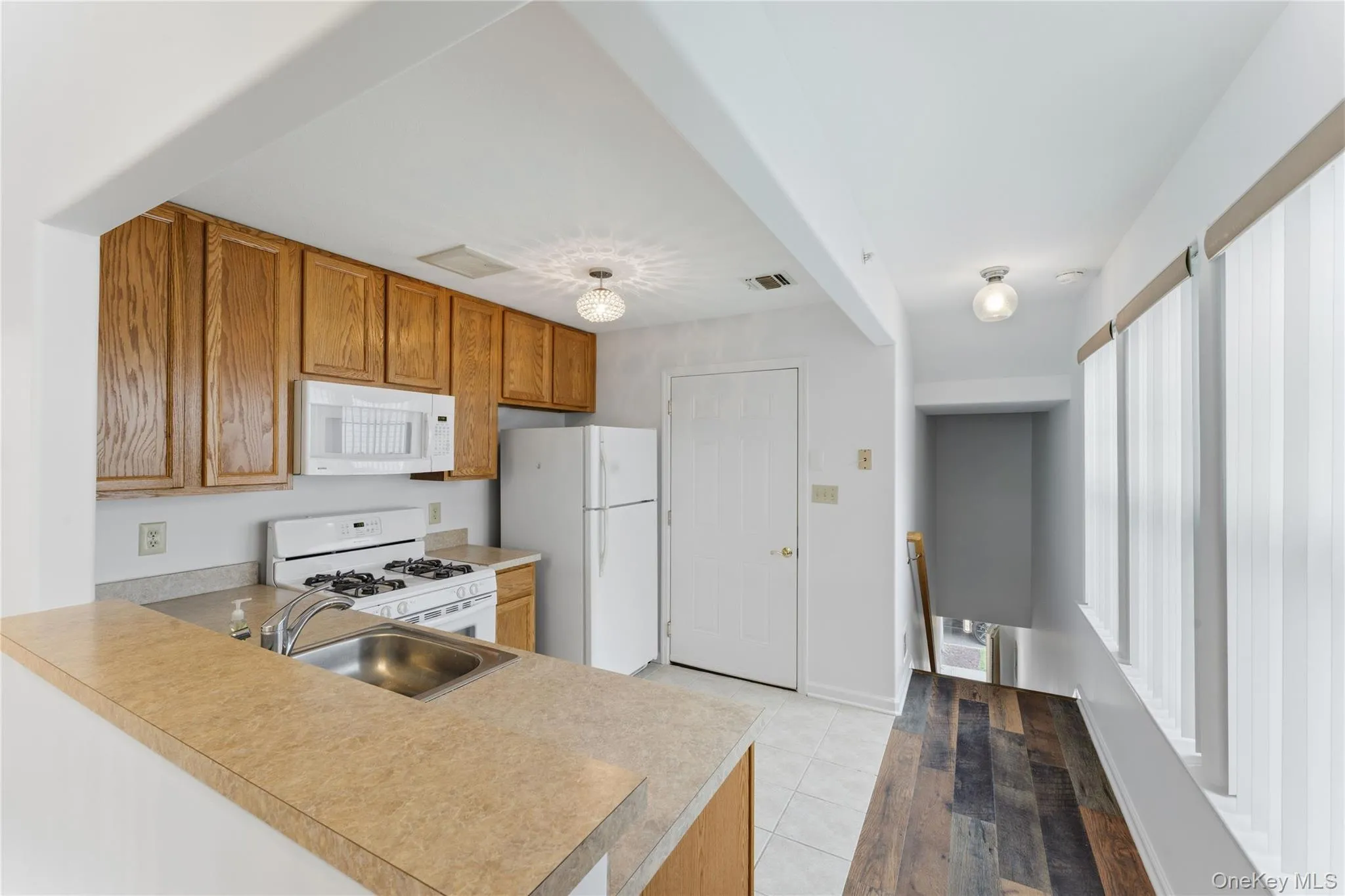 136 Meridian Boulevard, New York, NY, 1 Bedroom Bedrooms, 4 Rooms Rooms,1 BathroomBathrooms,Residential Lease,For Rent,Meridian,0,1039468 136 Meridian Boulevard, New York, NY, 1 Bedroom Bedrooms, 4 Rooms Rooms,1 BathroomBathrooms,Residential Lease,For Rent,Meridian,0,1039468