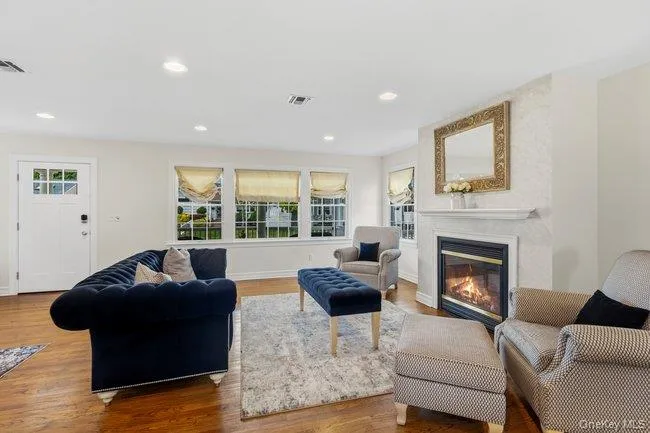 47 Syosset Circle, Oyster Bay, NY, 4 Bedrooms Bedrooms, 9 Rooms Rooms,2 BathroomsBathrooms,Residential,For Rent,Syosset,0,1039492 47 Syosset Circle, Oyster Bay, NY, 4 Bedrooms Bedrooms, 9 Rooms Rooms,2 BathroomsBathrooms,Residential,For Rent,Syosset,0,1039492