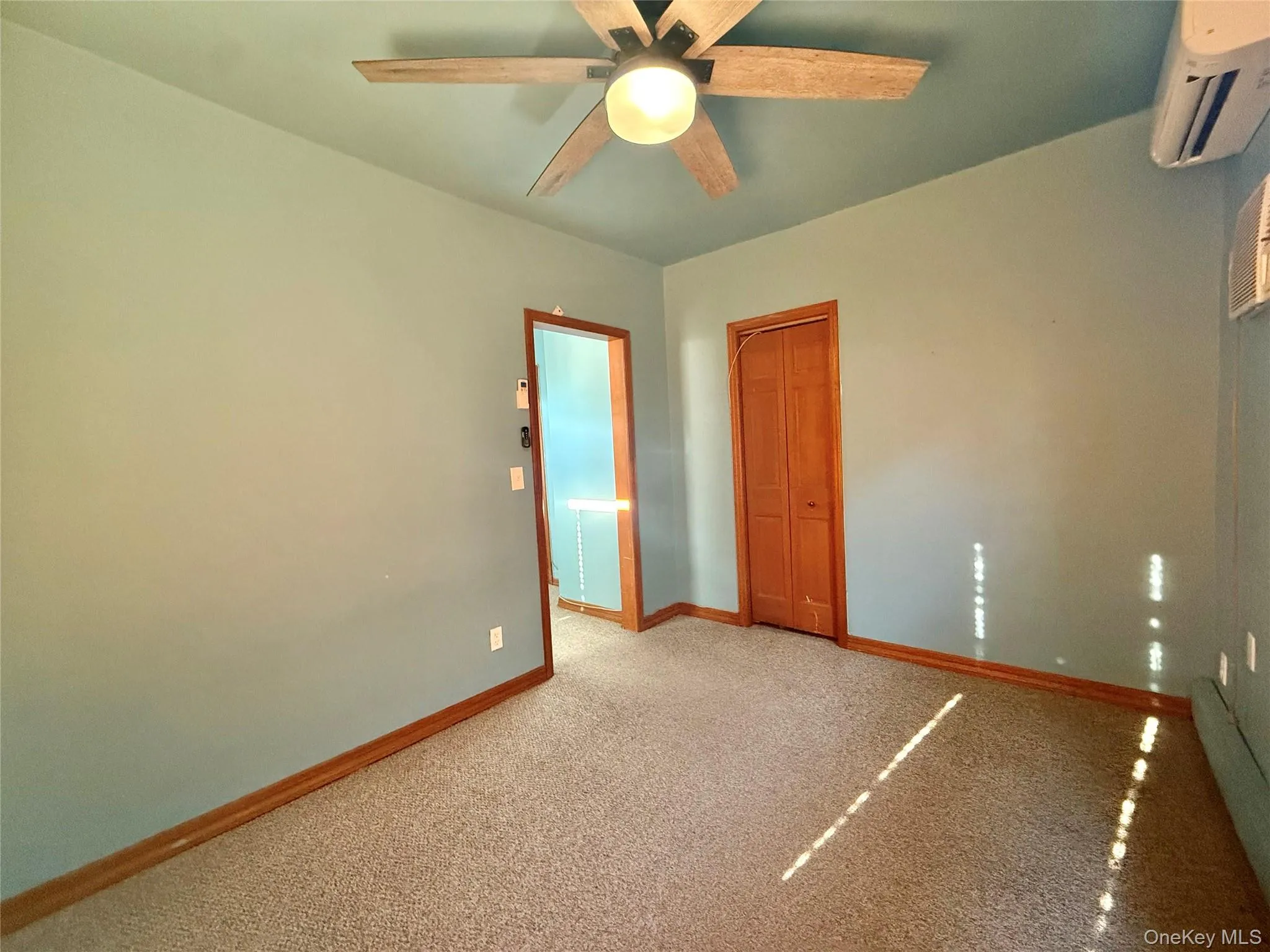 bedroom/office bedroom/office