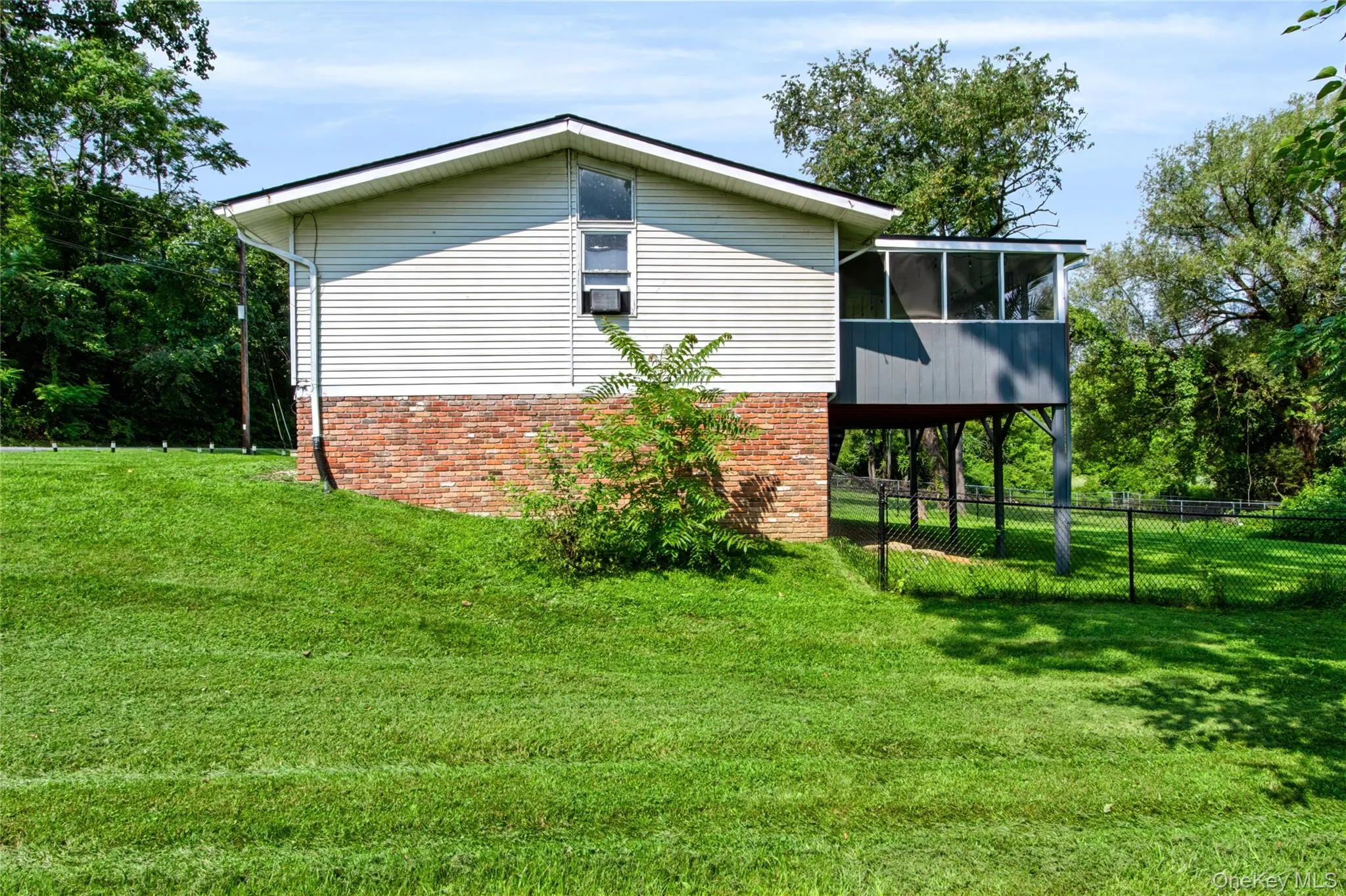 20 Seneca Lane, Marlboro, NY, 3 Bedrooms Bedrooms, 7 Rooms Rooms,1 BathroomBathrooms,Residential,For Rent,Seneca,0,1039514 20 Seneca Lane, Marlboro, NY, 3 Bedrooms Bedrooms, 7 Rooms Rooms,1 BathroomBathrooms,Residential,For Rent,Seneca,0,1039514