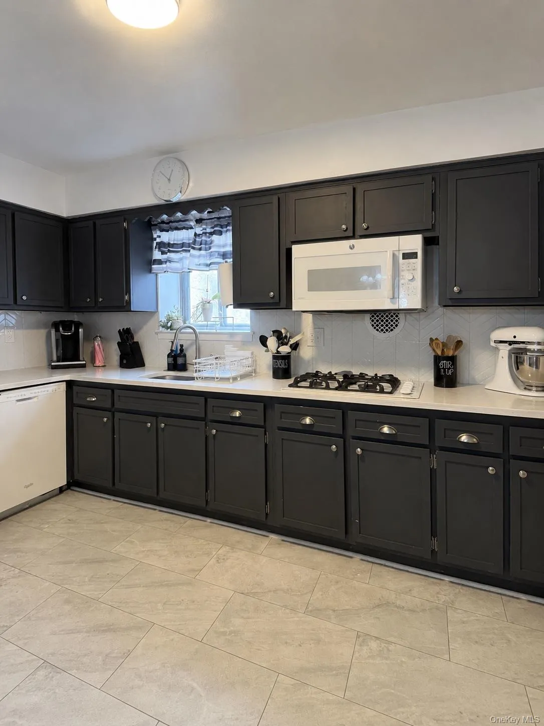 1340 Mac Donough Place, New York, NY, 3 Bedrooms Bedrooms, 8 Rooms Rooms,1 BathroomBathrooms,Residential,For Rent,Mac Donough,0,1039516 1340 Mac Donough Place, New York, NY, 3 Bedrooms Bedrooms, 8 Rooms Rooms,1 BathroomBathrooms,Residential,For Rent,Mac Donough,0,1039516