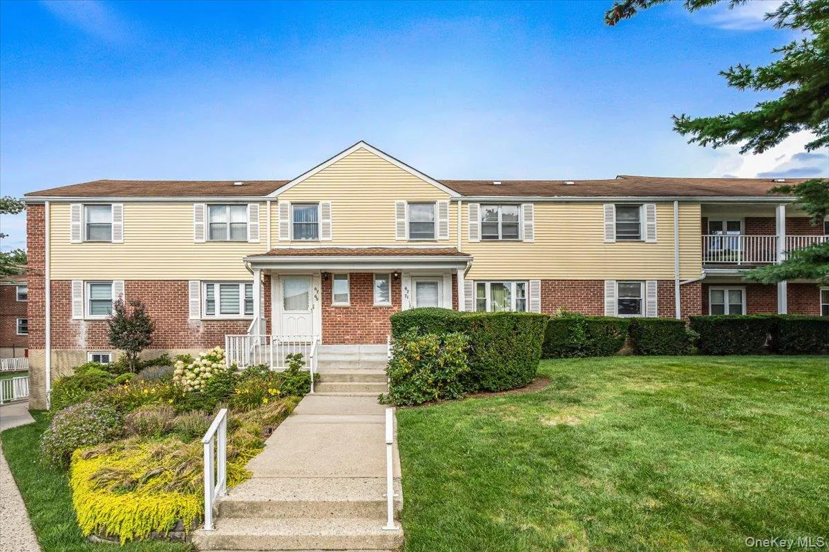 67-71 Cloverdale Lane, New York, NY, 1 Bedroom Bedrooms, 4 Rooms Rooms,1 BathroomBathrooms,Residential,For Rent,Cloverdale,0,1039533 67-71 Cloverdale Lane, New York, NY, 1 Bedroom Bedrooms, 4 Rooms Rooms,1 BathroomBathrooms,Residential,For Rent,Cloverdale,0,1039533