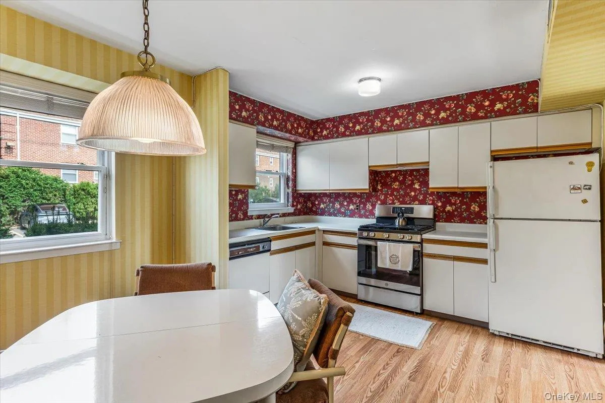 67-71 Cloverdale Lane, New York, NY, 1 Bedroom Bedrooms, 4 Rooms Rooms,1 BathroomBathrooms,Residential,For Rent,Cloverdale,0,1039533 67-71 Cloverdale Lane, New York, NY, 1 Bedroom Bedrooms, 4 Rooms Rooms,1 BathroomBathrooms,Residential,For Rent,Cloverdale,0,1039533