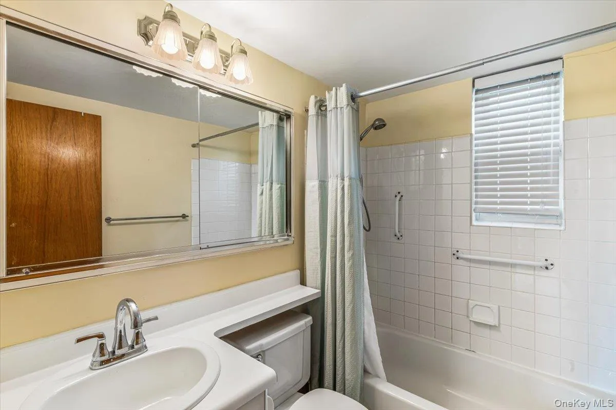 67-71 Cloverdale Lane, New York, NY, 1 Bedroom Bedrooms, 4 Rooms Rooms,1 BathroomBathrooms,Residential,For Rent,Cloverdale,0,1039533 67-71 Cloverdale Lane, New York, NY, 1 Bedroom Bedrooms, 4 Rooms Rooms,1 BathroomBathrooms,Residential,For Rent,Cloverdale,0,1039533